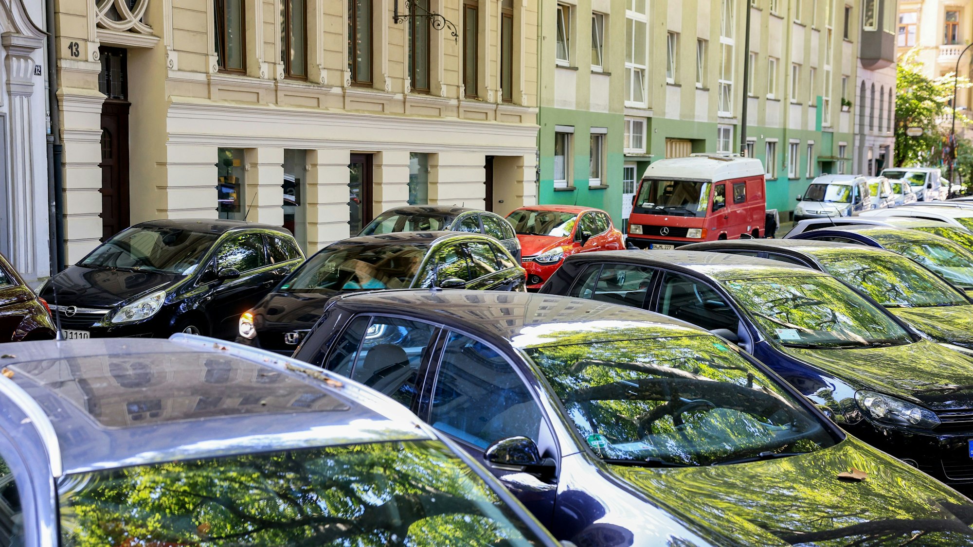 30.07.2024, Köln: Parksituation am Rathenauplatz.
Foto: Michael Bause