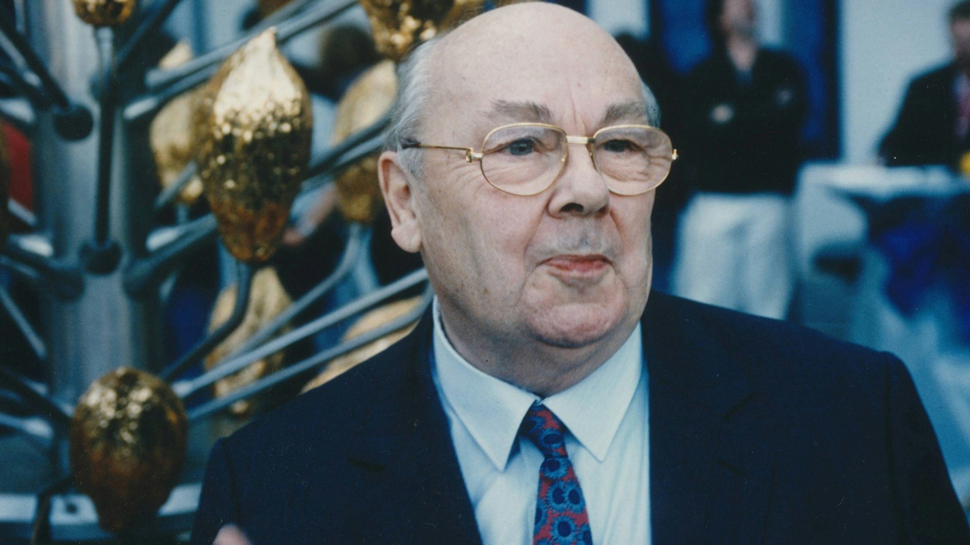 Bildnummer: 57881427 Datum: 31.10.1993 Copyright: imago/Horst Galuschka
Hans Imhoff ( 12. März 1922 in Köln; Ü 21. Dezember 2007 Köln) war Stollwerck-Firmenchef . Er gründete das nach ihm benannte Imhoff-Schokoladenmuseum in Köln - hier probiert er gerade am Schokoladenbrunnen im Jahre 1993 Wirtschaft People Porträt x0x xub 1993 quer einzel Stollwerk Museum Schokolade Hans Imhoff Promi Porträt Portrait einzeln
57881427 Date 31 10 1993 Copyright Imago Horst Galuschka Hans Imhoff 12 March 1922 in Cologne above sea level 21 December 2007 Cologne was Stollwerck Company boss he founded the after him appointed Imhoff Chocolate Museum in Cologne here tried he straight at Chocolate fountains in Years 1993 Economy Celebrities Portrait x0x 1993 horizontal Singles Stoll works Museum Chocolate Hans Imhoff Celebrity Portrait Portrait single