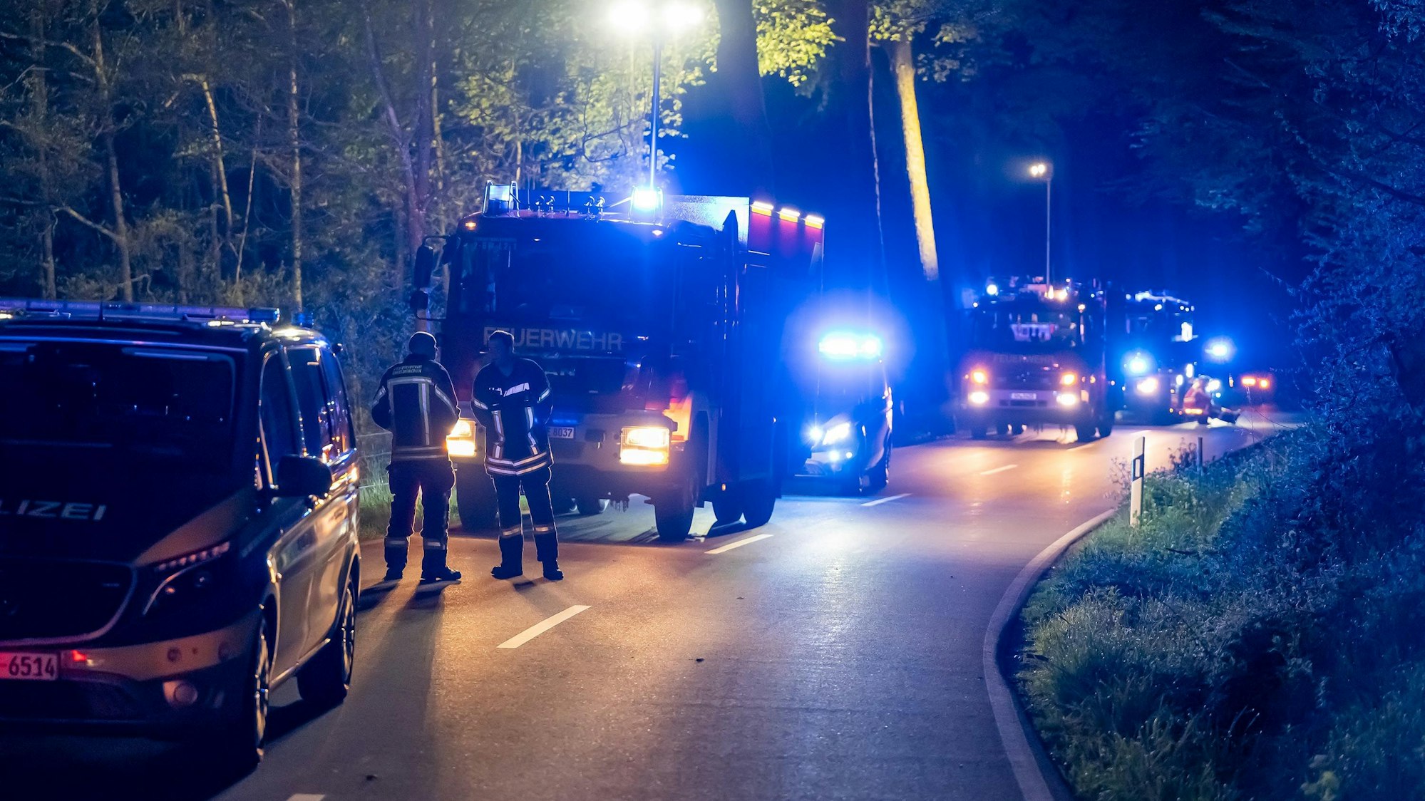 Ein Großaufgebot der Polizei und Feuerwehr bei einem Unfalleinsatz.
