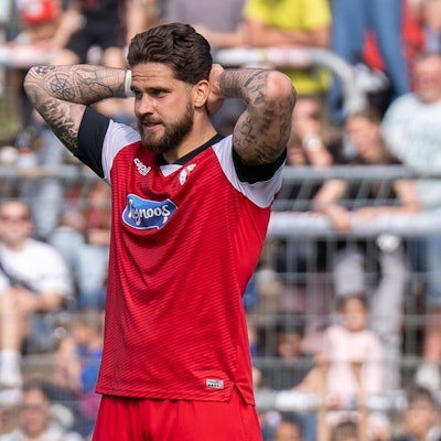 05.04.2025, xydrx, Fußball, Viktoria Köln - SpVgg Unterhaching , 3.Liga, Sportpark Höhenberg, Saison 2024 2025: Lex-Tyger Lobinger Viktoria Köln 9 ärgert sich über eine vergebe Chance DFB regulations prohibit any use of photographs as image sequences and or quasi-video. Nordrhein-Westfahlen Deutschland *** 05 04 2025, xydrx, Fußball, Viktoria Köln SpVgg Unterhaching , 3 Liga, Sportpark Höhenberg, Saison 2024 2025 Lex Tyger Lobinger Viktoria Köln 9 ärgert sich über eine vergebe Chance DFB regulations prohibit any use of photographs as image sequences and or quasi video Nordrhein Westfahlen Germany