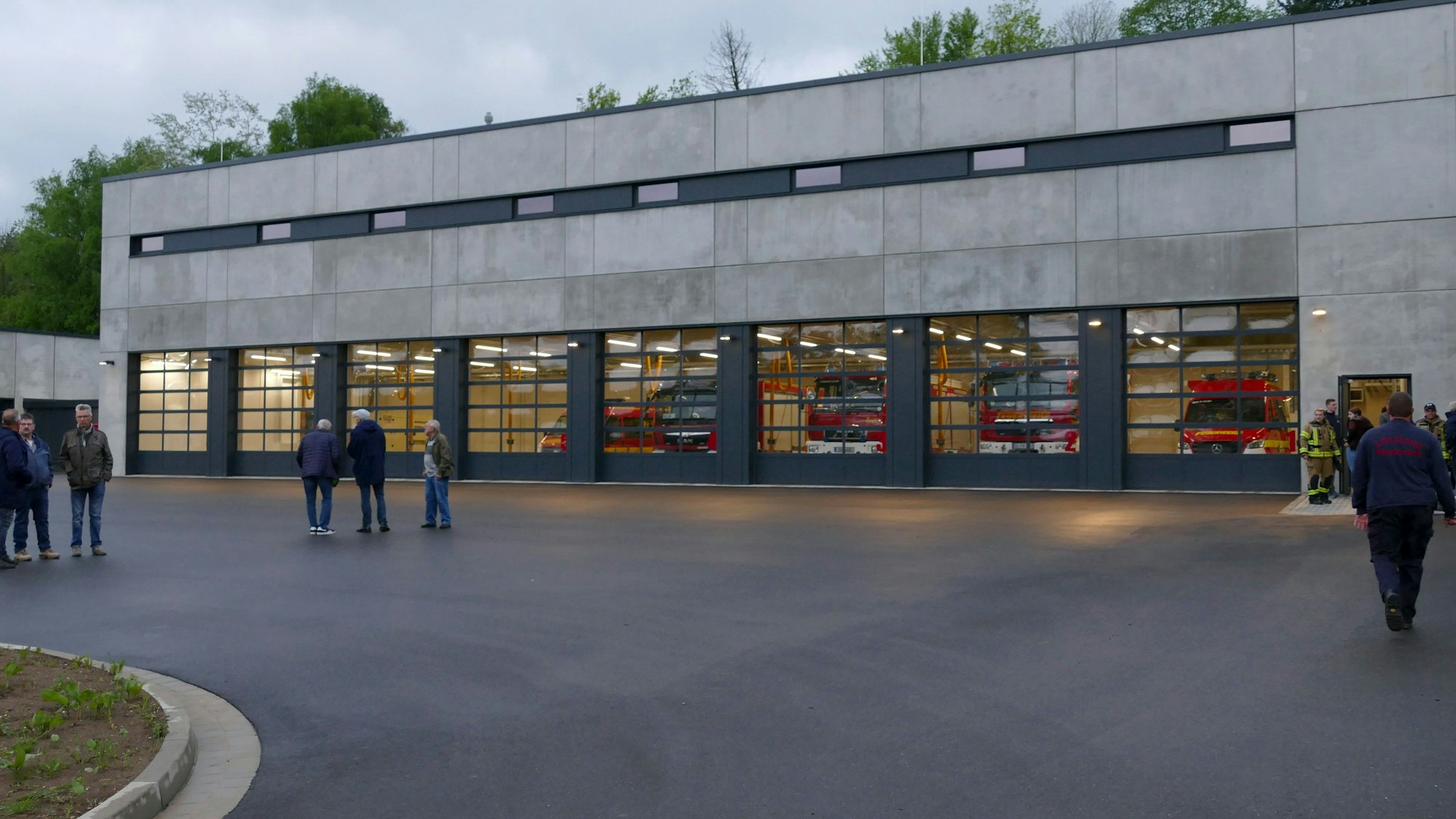 Reichlich Platz hat die Feuerwehr Neunkirchen im 12,5 Millionen Euro teuren Bau.