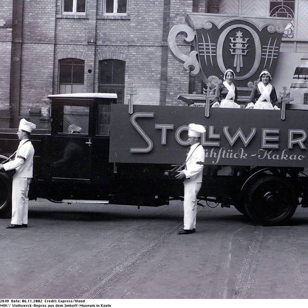 MW// Stollwerck-Repros aus dem Imhoff-Museum in Koeln
Reproduktion / historische Fotos Schokoladenmuseum / Schokoladen - Museum
Foto: Express/ Michael Wand
20020426
EXPRESS Syndication, Amsterdamer Strasse 192, Neven DuMont Haus, 50735 Koeln, Stadtsparkasse Koeln, Kto: 300 12 959, BLZ: 370 501 98, Unbedingt bei Zahlung angeben: Betr.517817, Fon: 0221 / 224 2623, Fax: 0221 / 224 3363, Abdruck nur gegen Honorar und Beleg