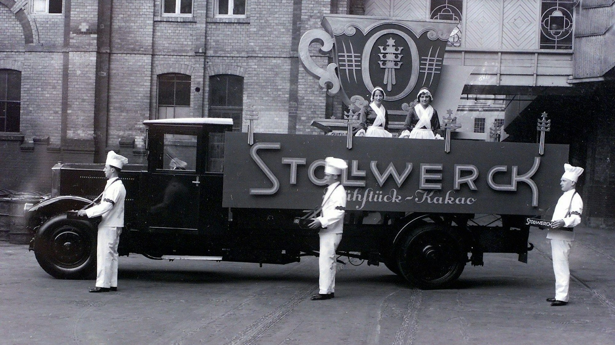 MW// Stollwerck-Repros aus dem Imhoff-Museum in Koeln
Reproduktion / historische Fotos Schokoladenmuseum / Schokoladen - Museum
Foto: Express/ Michael Wand
20020426
EXPRESS Syndication, Amsterdamer Strasse 192, Neven DuMont Haus, 50735 Koeln, Stadtsparkasse Koeln, Kto: 300 12 959, BLZ: 370 501 98, Unbedingt bei Zahlung angeben: Betr.517817, Fon: 0221 / 224 2623, Fax: 0221 / 224 3363, Abdruck nur gegen Honorar und Beleg