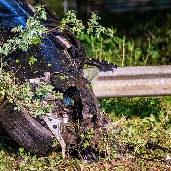 Ein Autowrack nach einem Unfall.