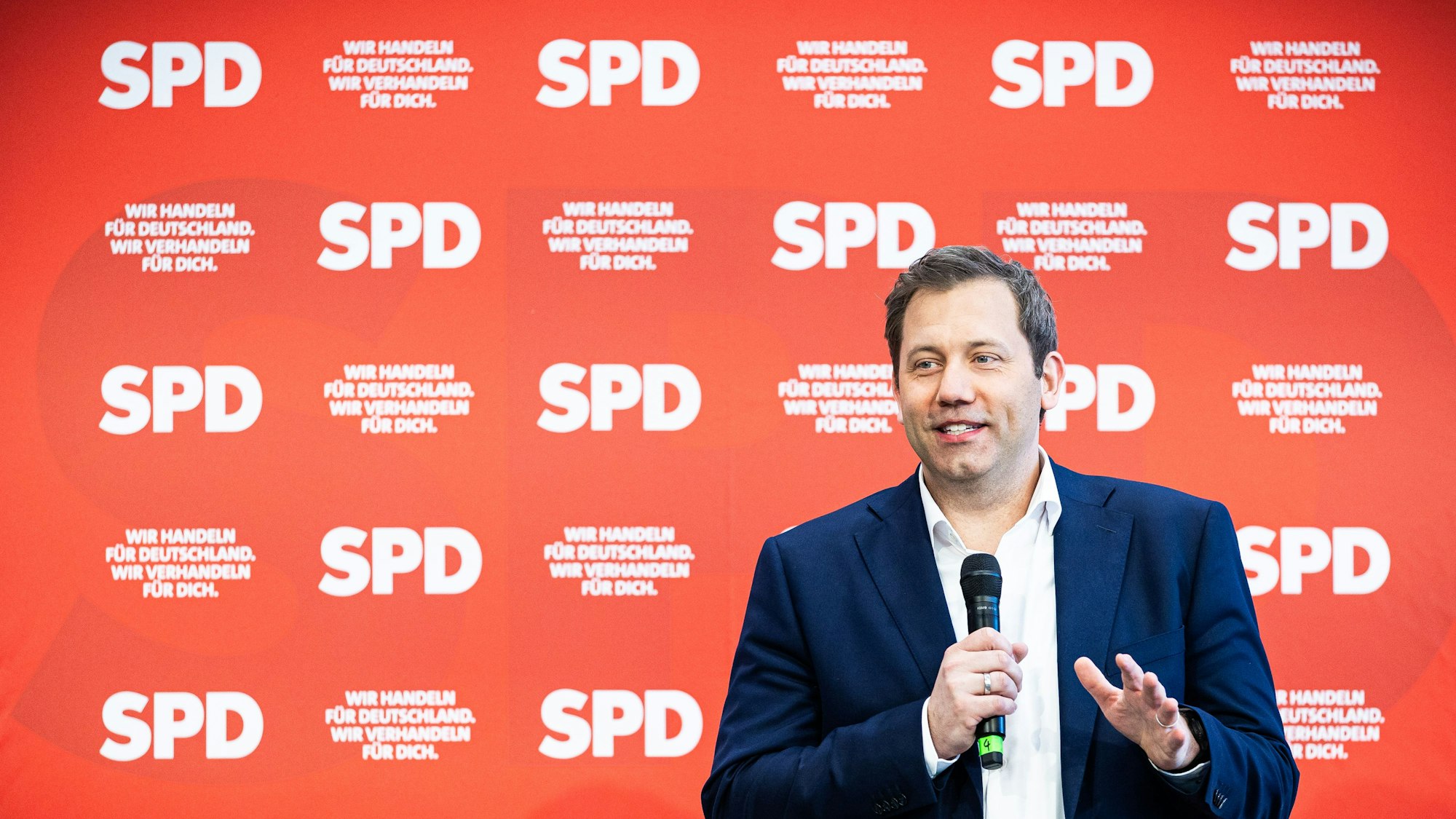 Das Foto zeigt Lars Klingbeil, SPD-Fraktions- und Bundesvorsitzender, bei einer Dialogkonferenz zum Start des SPD-Mitgliedervotums in Hannover.