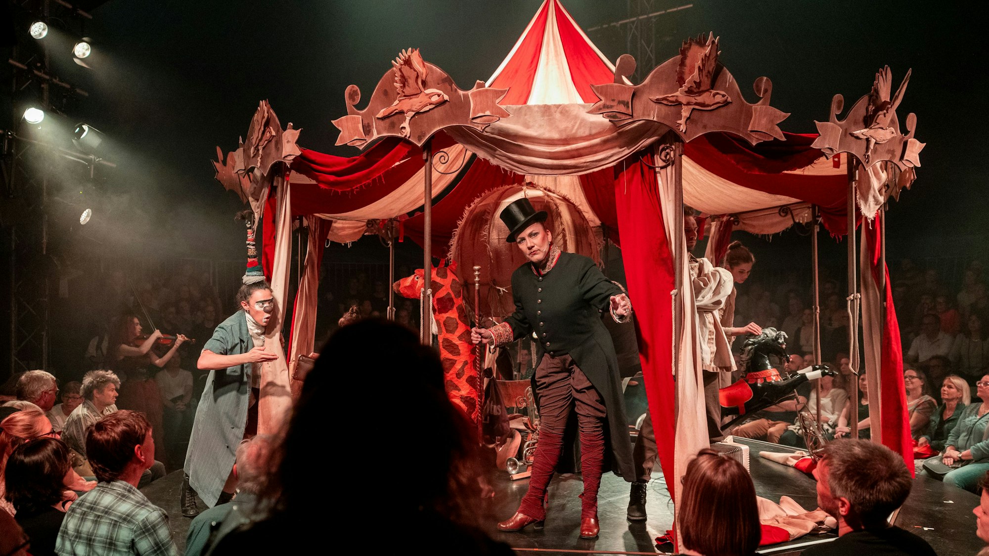 30.04.2025, Köln:Premiere der neuen Zirkusshow „CARROUSSEL“ des Cirque Bouffon.
Foto: Michael Bause