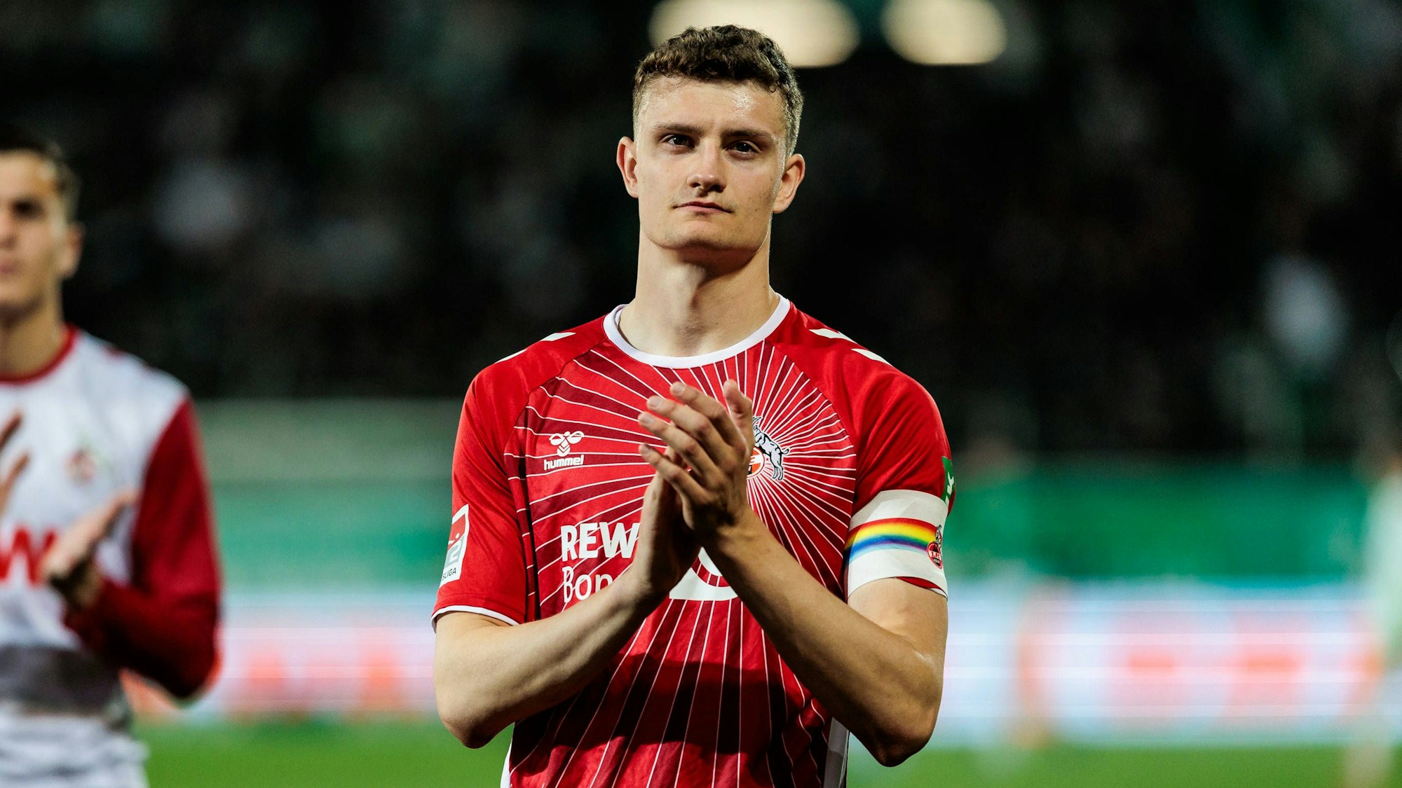 2. Fußball Bundesliga: SpVgg Greuther Fürth - 1. FC Köln 11.04.2025 Eric Martel 1. FC Köln, 6 applaudiert Richtung Fans, angefressen, frustriert 2. Fußball Bundesliga, SpVgg Greuther Fürth - 1. FC Köln, Fürth, Sportpark Ronhof Thomas Sommer am 11.04.2025 DFL REGULATIONS PROHIBIT ANY USE OF PHOTOGRAPHS AS IMAGE SEQUENCES AND/OR QUASI-VIDEO. *** 2 Soccer Bundesliga SpVgg Greuther Fürth 1 FC Köln 11 04 2025 Eric Martel 1 FC Köln, 6 applauds towards fans, pissed off, frustrated 2 Soccer Bundesliga, SpVgg Greuther Fürth 1 FC Köln, Fürth, Sportpark Ronhof Thomas Sommer on 11 04 2025 DFL REGULATIONS PROHIBIT ANY USE OF PHOTOGRAPHS AS IMAGE SEQUENCES AND OR QUASI VIDEO Copyright: xBEAUTIFULxSPORTS/Wunderlx