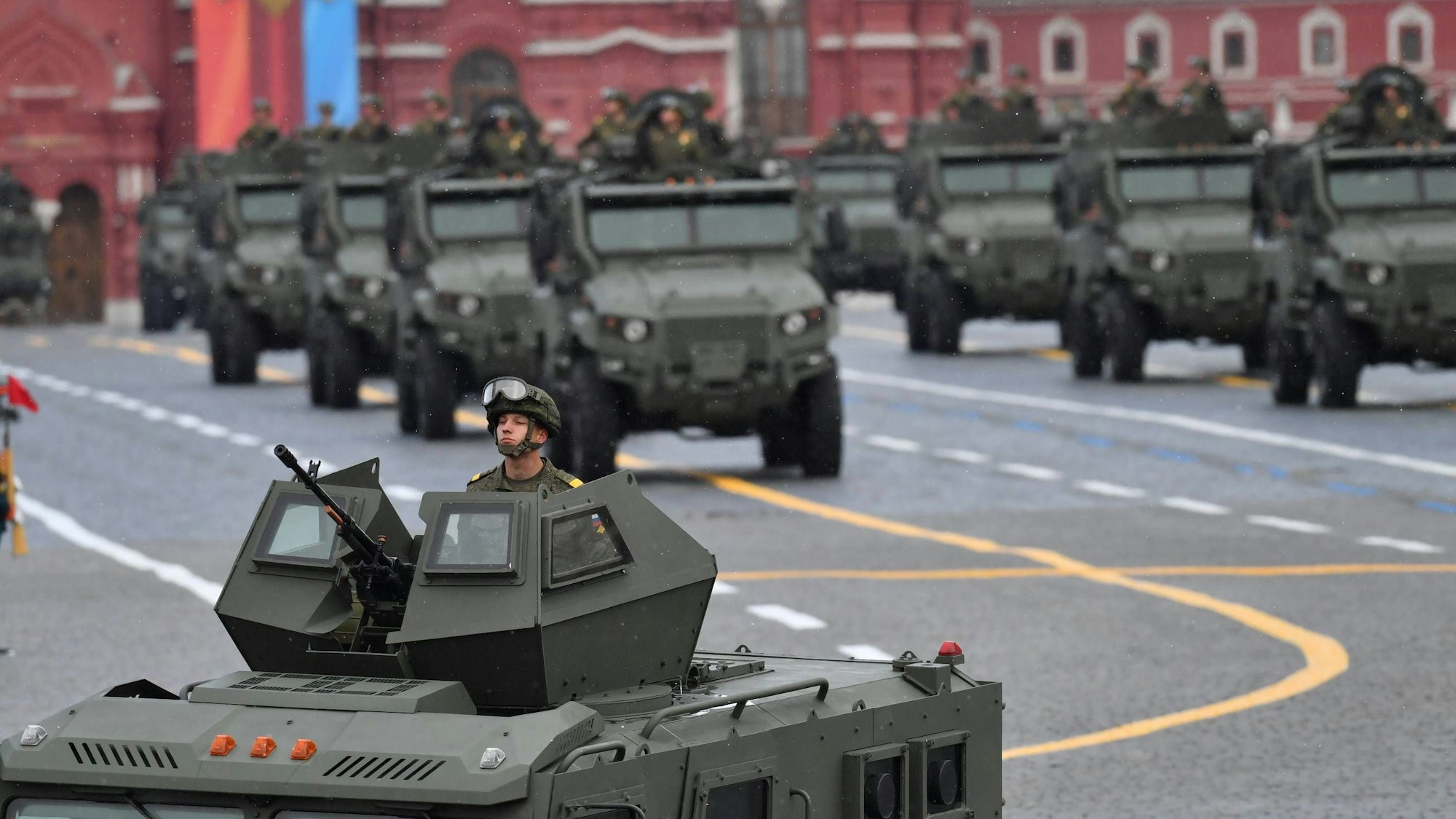 Am 9. Mai wird in Russland jährlich der Sieg über Nazi-Deutschland mit einer Militärparade gefeiert. (Archivbild)