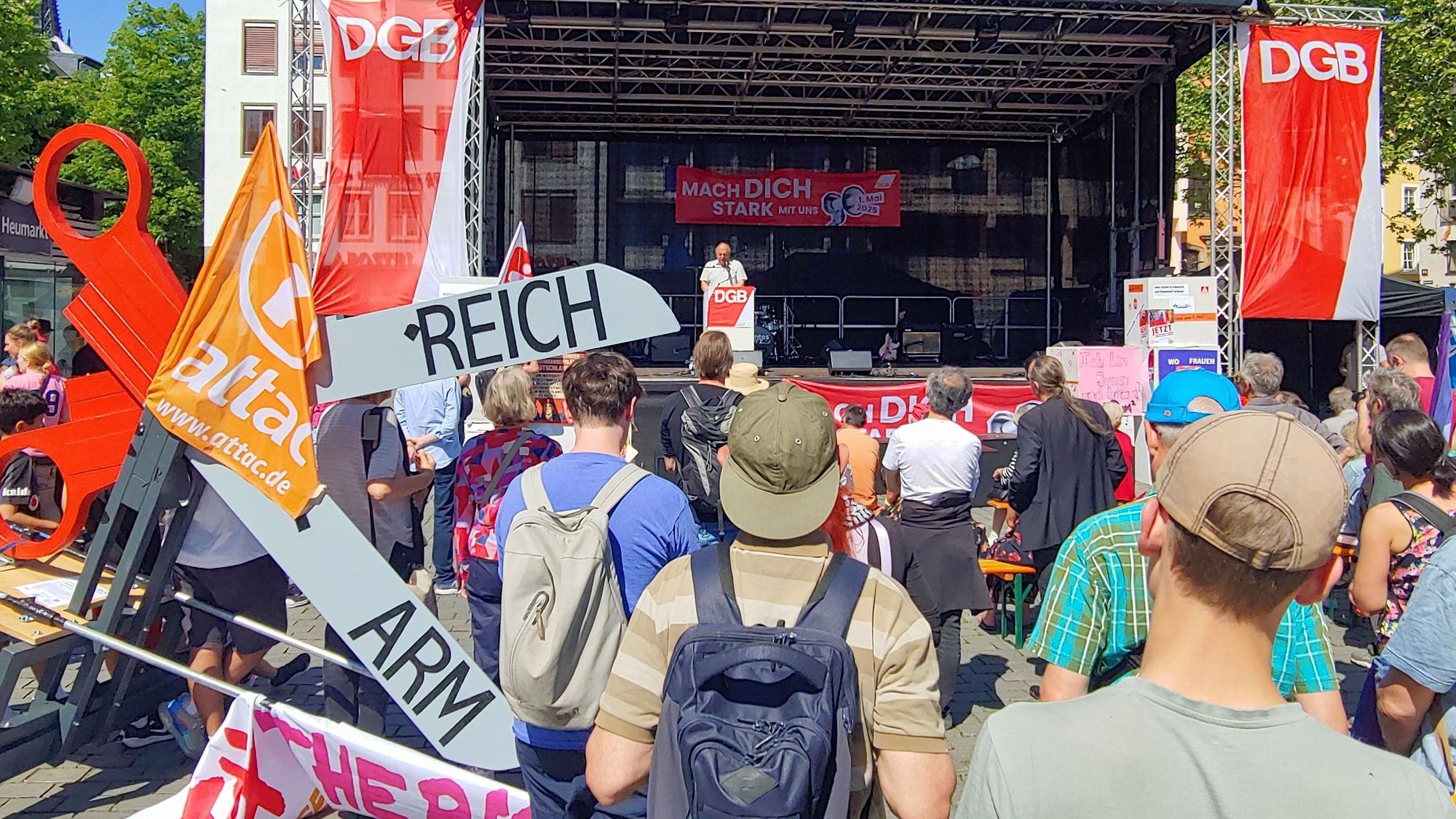 Zur DGB-Kundgebung am Heumarkt kamen am 1. Mai mehrere Tausend Menschen.