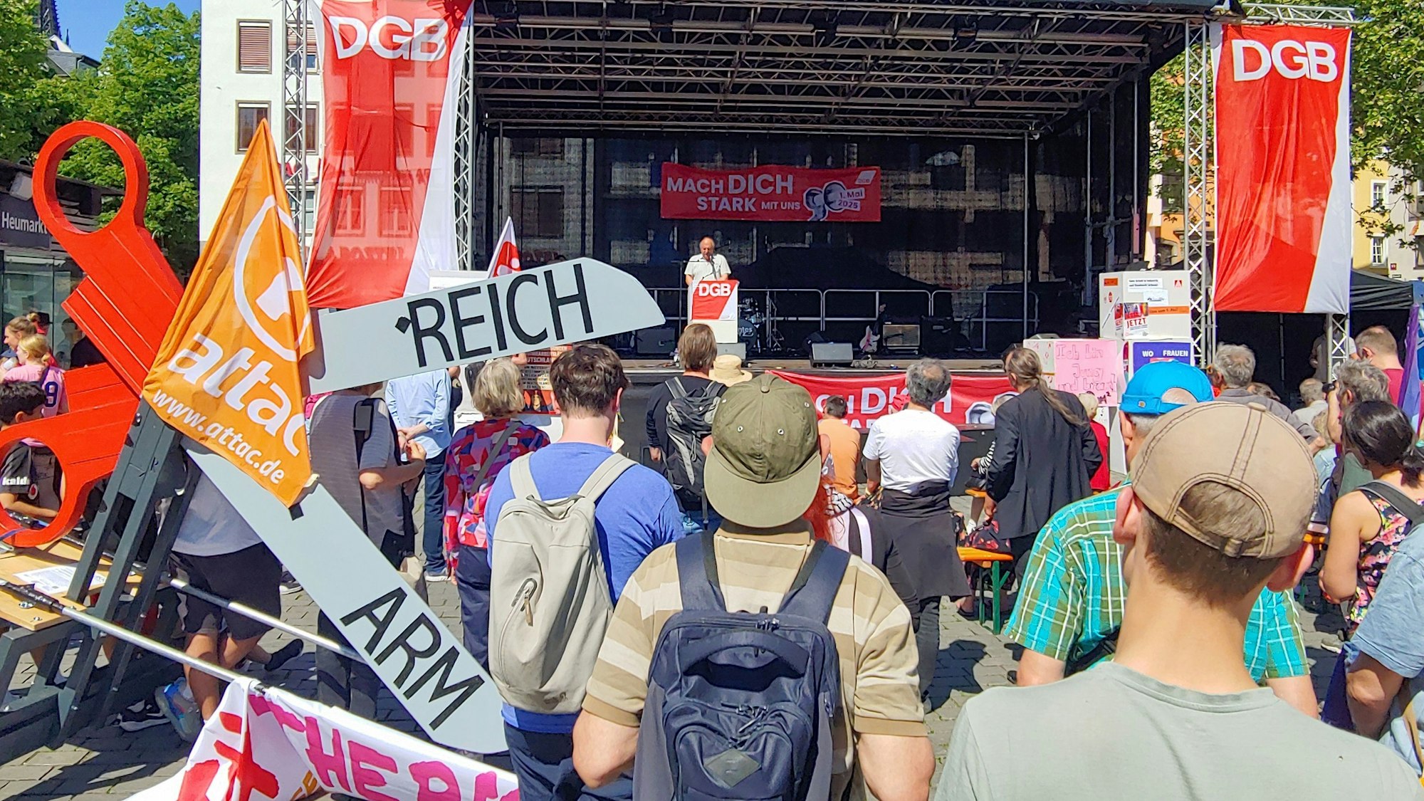 Zur DGB-Kundgebung am Heumarkt kamen am 1. Mai mehrere Tausend Menschen.