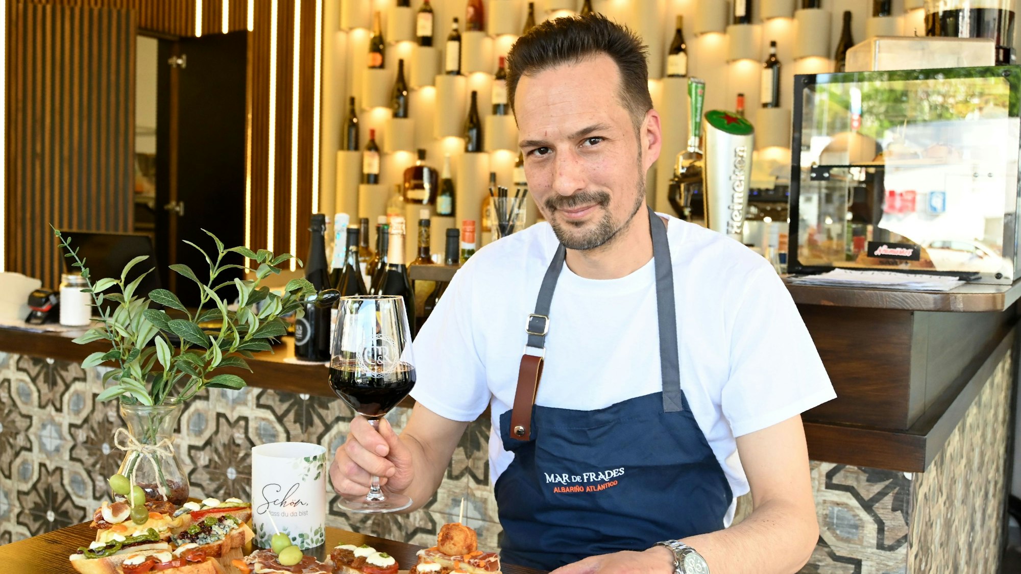 Chef Manuel Quintairos in seinem Restaurant  „Carmen & Rosa 2“
