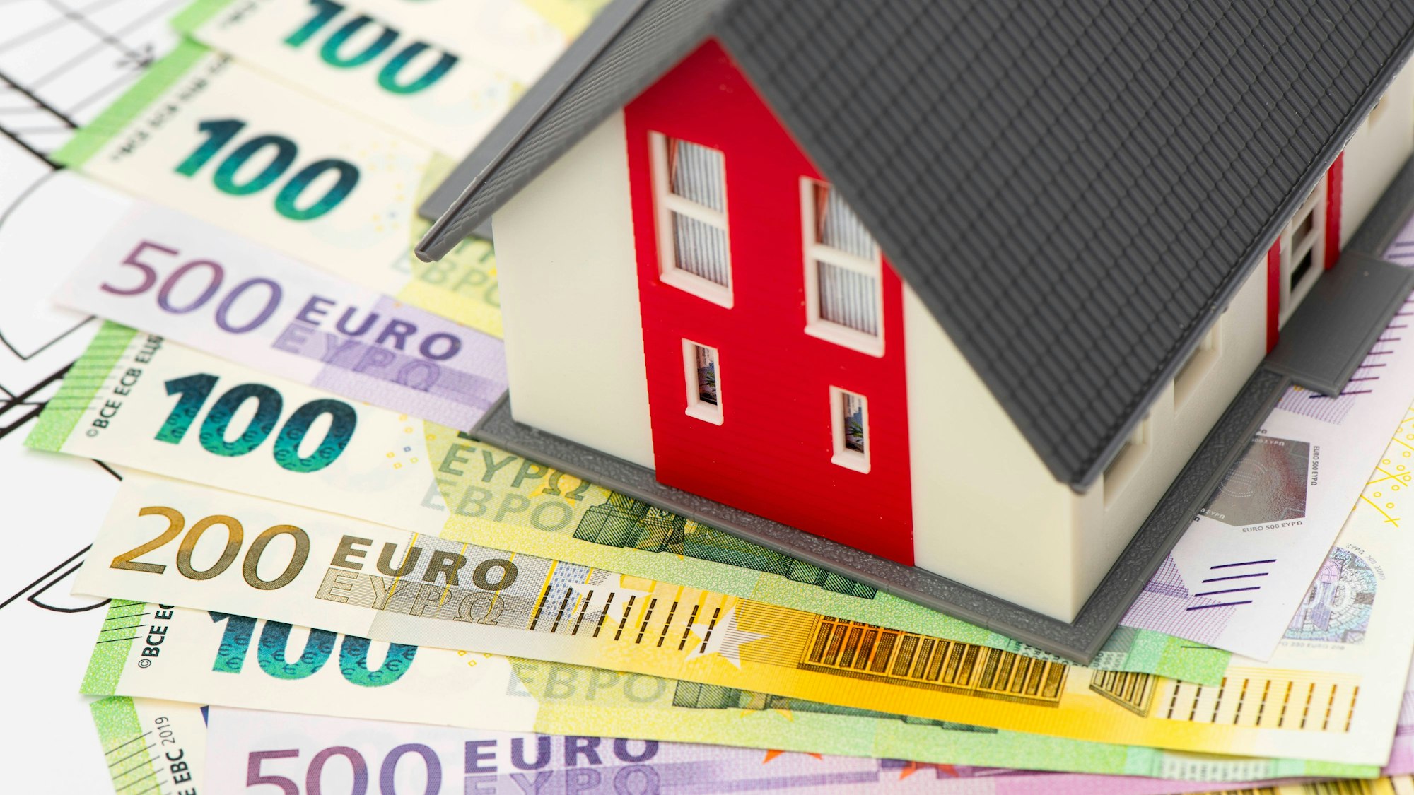 Die Finanzierung von einem Eigenheim wird oft zum unlösbaren Problem (Symbolbild)