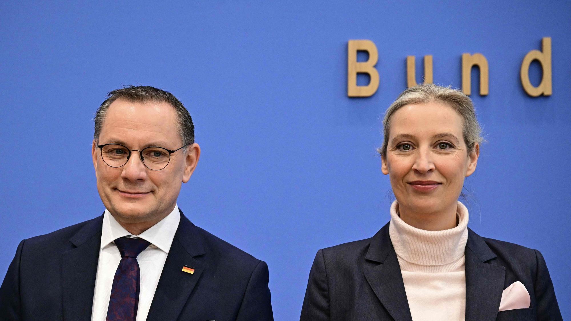 Das Foto zeigt die beiden AfD-Vorsitzenden Tino Chrupalla (links) und Alice Weidel.