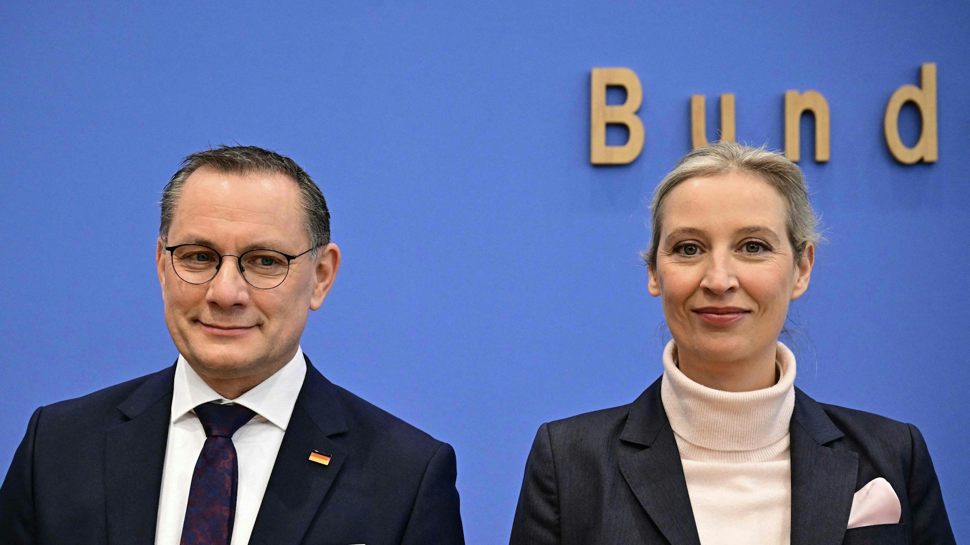 Das Foto zeigt die beiden AfD-Vorsitzenden Tino Chrupalla (links) und Alice Weidel.