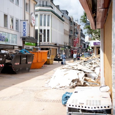 Das Symbolbild zeigt die Euskirchener Innenstadt nach der Flutkatastrophe 2021.