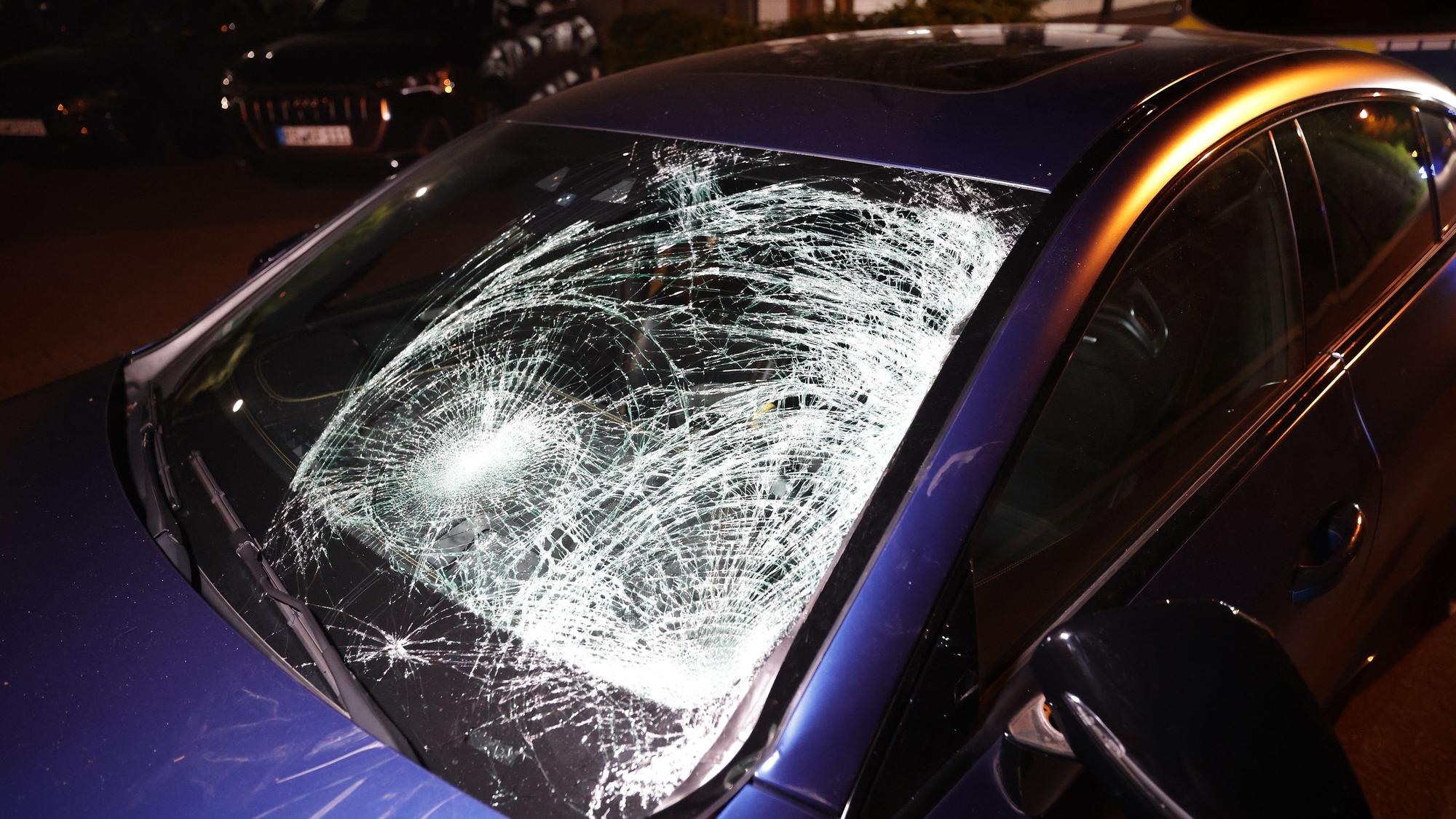 Die beiden jungen Frauen wurden von dem Auto erfasst und schwer verletzt.