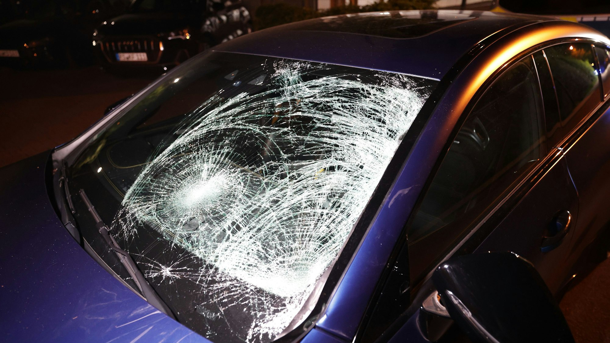 Die beiden jungen Frauen wurden von dem Auto erfasst und schwer verletzt.