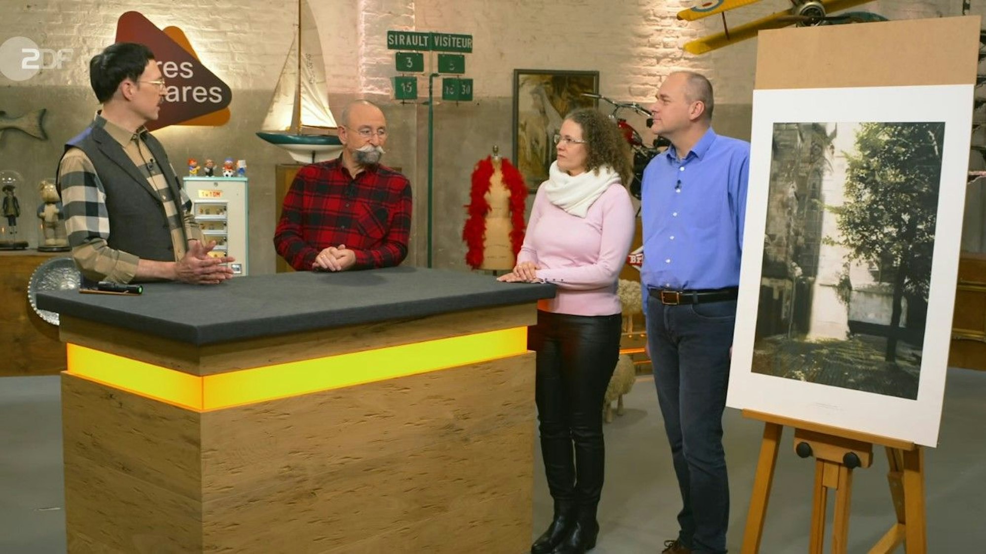 Peter und Daniela Sander (v.l.) mit Horst Lichter und Colmar Schulte-Goltz bei „Bares für Rares“.