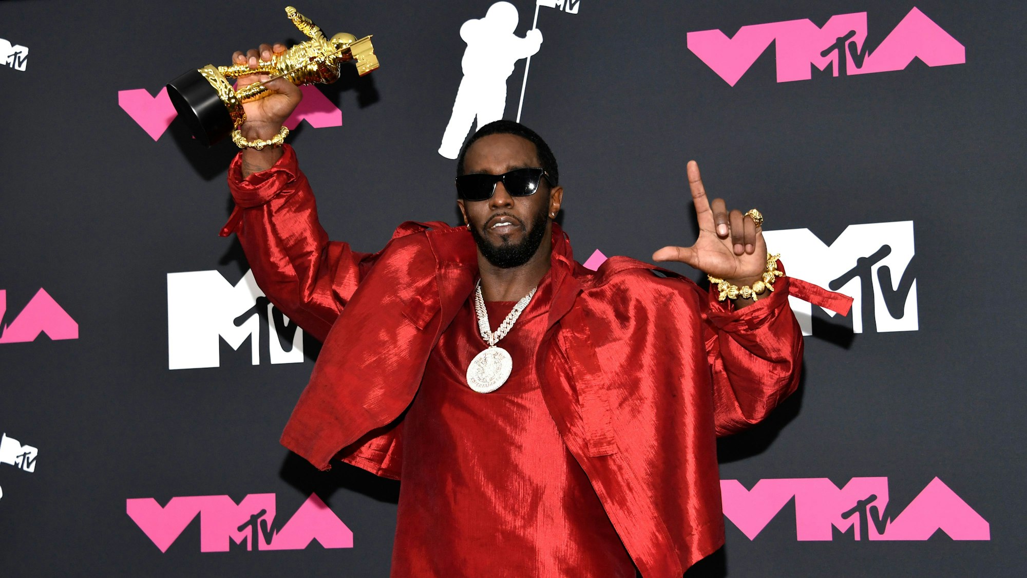 Sean "Diddy" Combs, Gewinner des Global Icon Award, posiert im Presseraum der MTV Video Music Awards
