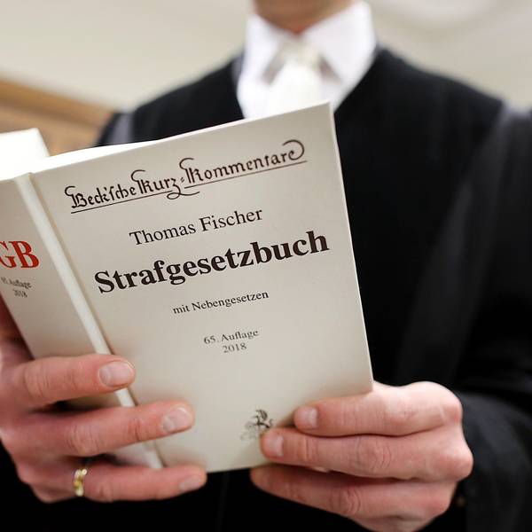 Das Kölner Amtsgericht verhandelt gegen einen bekannten Kölner Strafverteidiger.
