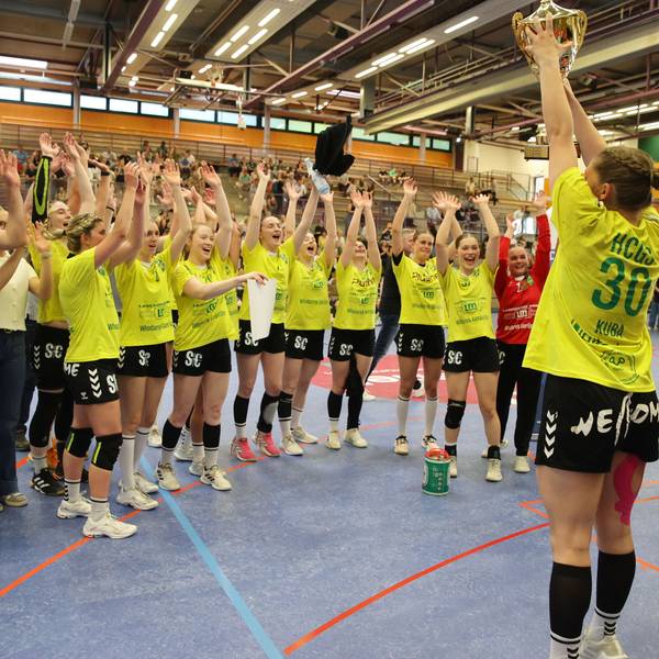 Jubel bei den Handballerinnen des HC Gelpe/Strombach.