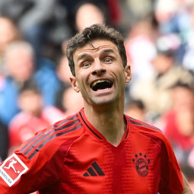 Thomas Müller reagiert bei einem Spiel.
