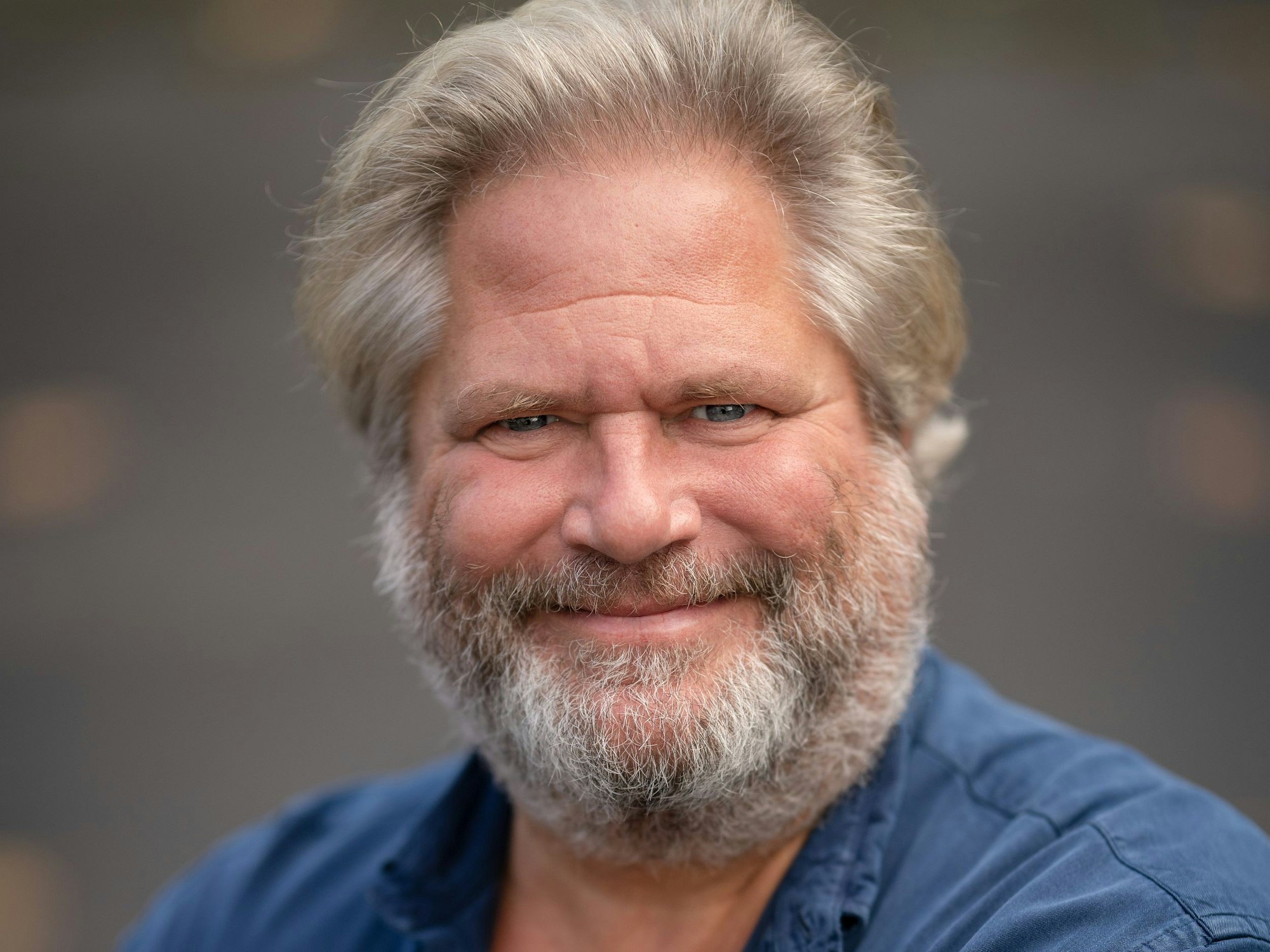 Auf dem Bild ist ein Portrait von Dr. Michael Feld zu sehen.