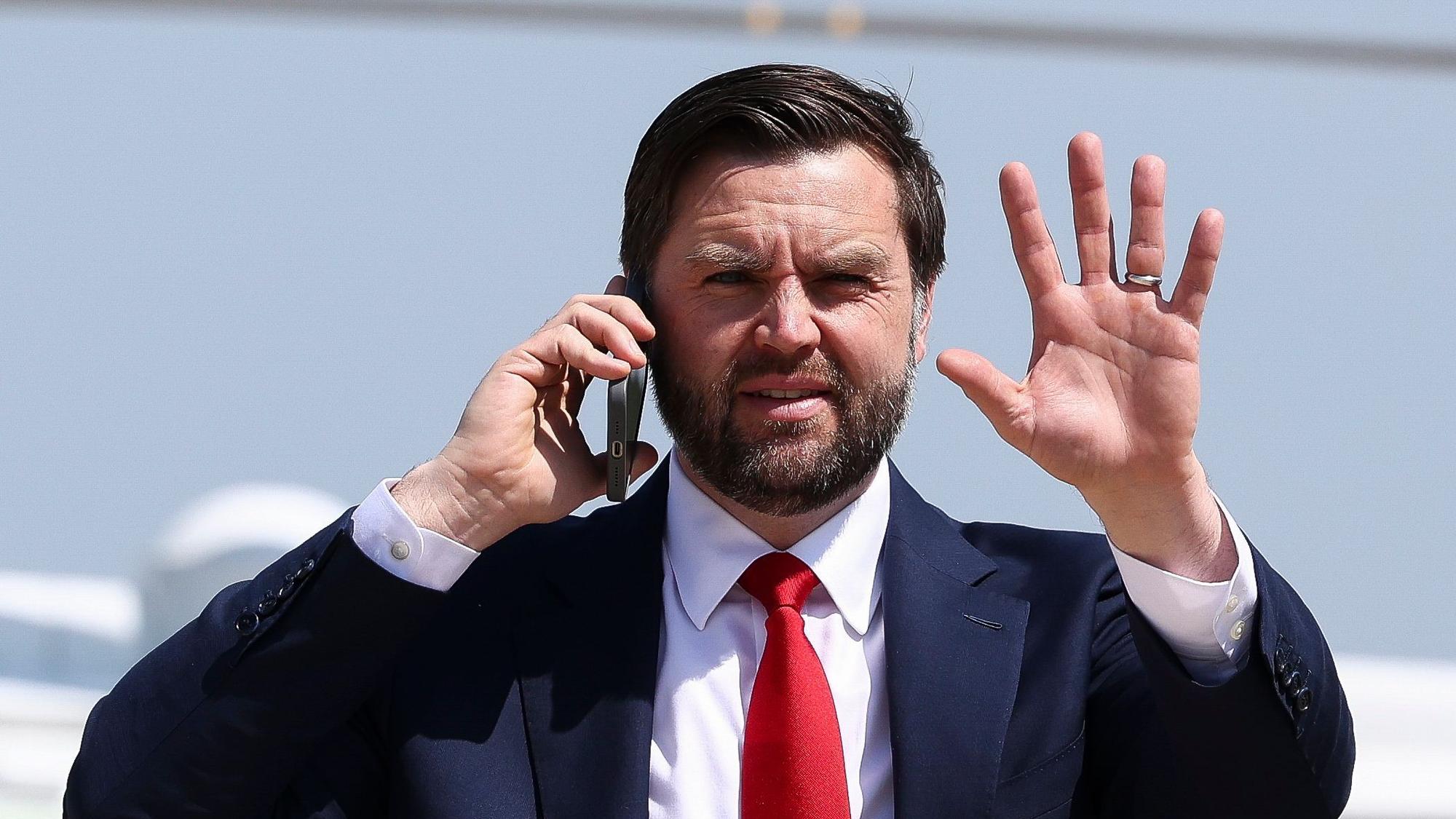 Nicht per Telefon, sondern über die sozialen Medien, hat die Kölner AfD einen Hilferuf an J.D. Vance formuliert.