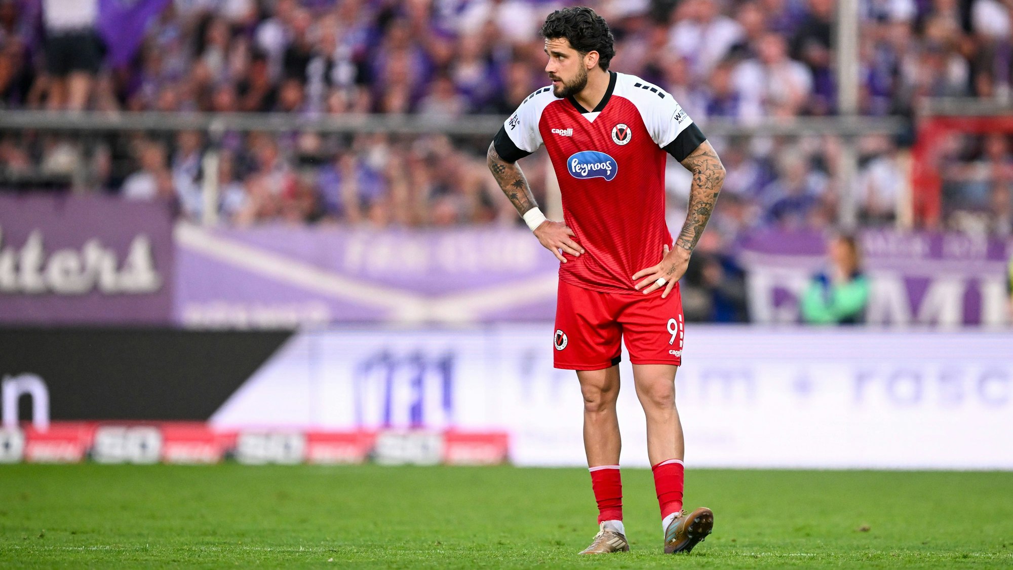 3. Liga - VfL Osnabrück - FC Viktoria Köln am 02.05.2025 an der Bremer Brücke in Osnabrück Lex-Tyger Lobinger Koeln unzufrieden, enttäuscht, enttaeuscht, niedergeschlagen. *** 3 Liga VfL Osnabrück FC Viktoria Köln on 02 05 2025 at the Bremer Brücke in Osnabrück Lex Tyger Lobinger Koeln dissatisfied, disappointed, disappointed, dejected MT