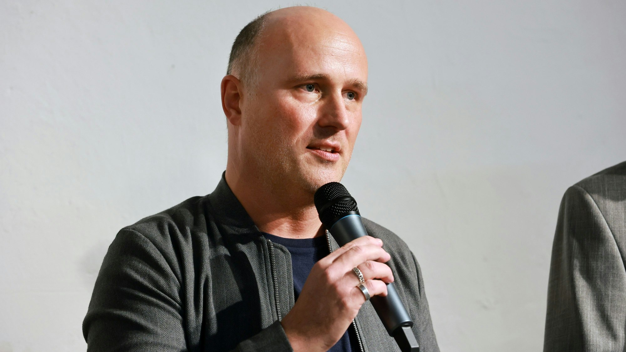 Sven Lehmann bei einer Wahlparty der Grünen.