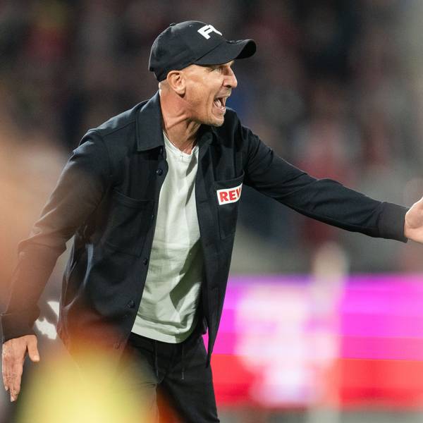 03.05.2025, Nordrhein-Westfalen, Köln: Fußball: 2. Bundesliga, 1. FC Köln - Jahn Regensburg, 32. Spieltag, RheinEnergieStadion. Kölns Trainer Gerhard Struber gestikuliert an der Seitenline. Foto: Marius Becker/dpa - WICHTIGER HINWEIS: Gemäß den Vorgaben der DFL Deutsche Fußball Liga bzw. des DFB Deutscher Fußball-Bund ist es untersagt, in dem Stadion und/oder vom Spiel angefertigte Fotoaufnahmen in Form von Sequenzbildern und/oder videoähnlichen Fotostrecken zu verwerten bzw. verwerten zu lassen. +++ dpa-Bildfunk +++