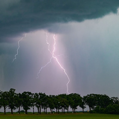 Unwetterwarnungen führten zu einer vorübergehenden Unterbrechung der Veranstaltung „Rhein in Flammen“. (Archivbild)