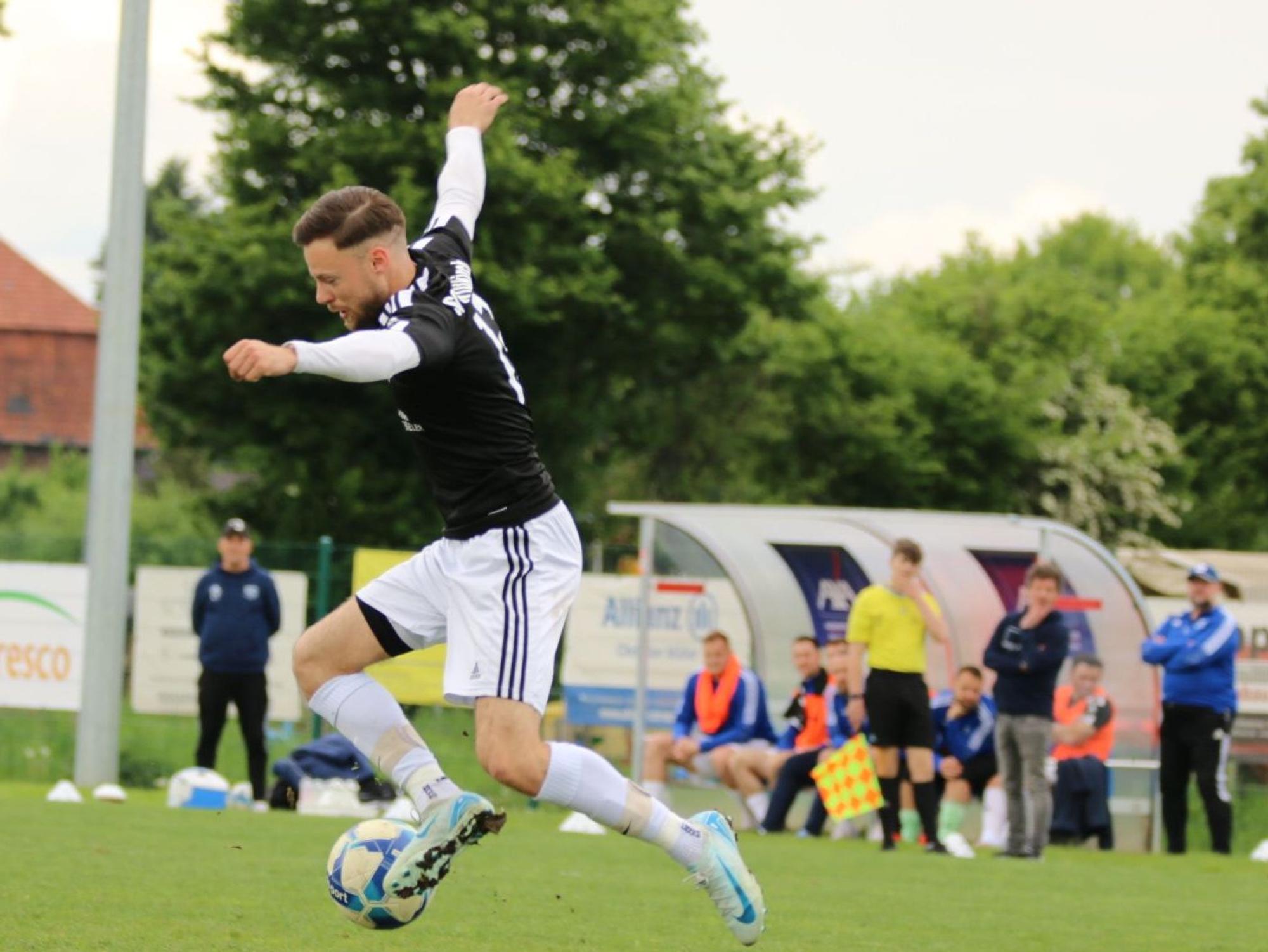 Verliert die Bodenhaftung bei der Ballführung: Nico Heuser.
