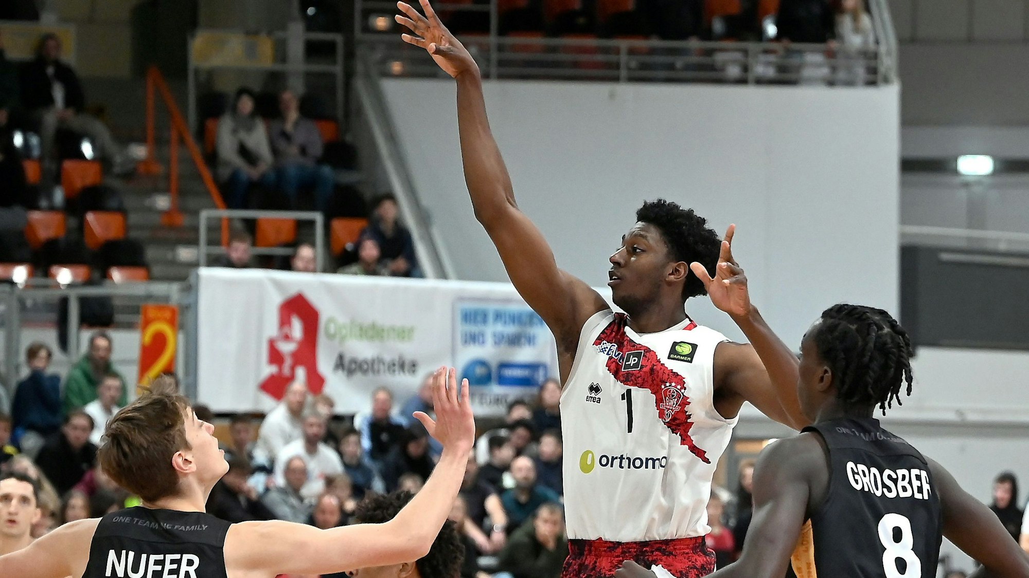 10.11.2024, Basketball-Bayer Giants-Lok Bernau
miotte: C.J. Oldham (Bayer)
Foto: Uli Herhaus
