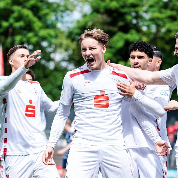 DFB U19 Nachwuchsliga Viertelfinale: 1. FC Köln U19 - Hamburger SV 04.05.2025 Jubel zum 3:0 durch Fynn Schenten 1. FC Köln U19, 11, Tor DFB U19 Nachwuchsliga Viertelfinale: 1. FC Köln U19 - Hamburger SV Köln, Franz-Kremer-Stadion, 04.05.2025 *** DFB U19 Nachwuchsliga quarter-final 1 FC Köln U19 Hamburger SV 04 05 2025 Fynn Schenten 1 FC Köln U19, 11 , Goal DFB U19 Nachwuchsliga quarter-final 1 FC Köln U19 Hamburger SV Köln, Franz Kremer Stadion, 04 05 2025 Copyright: xBEAUTIFULxSPORTS/Wunderlx