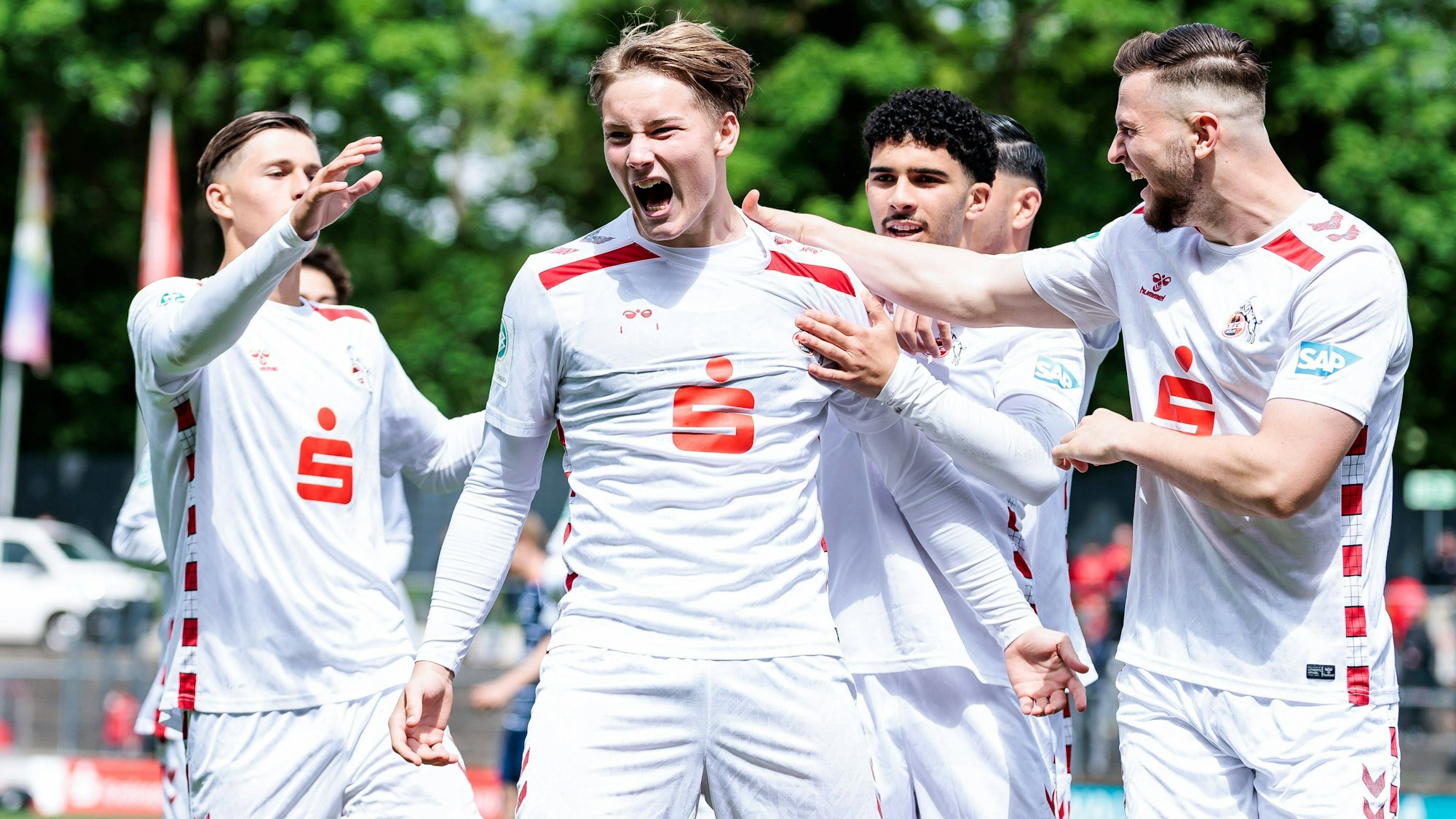 DFB U19 Nachwuchsliga Viertelfinale: 1. FC Köln U19 - Hamburger SV 04.05.2025 Jubel zum 3:0 durch Fynn Schenten 1. FC Köln U19, 11, Tor DFB U19 Nachwuchsliga Viertelfinale: 1. FC Köln U19 - Hamburger SV Köln, Franz-Kremer-Stadion, 04.05.2025 *** DFB U19 Nachwuchsliga quarter-final 1 FC Köln U19 Hamburger SV 04 05 2025 Fynn Schenten 1 FC Köln U19, 11 , Goal DFB U19 Nachwuchsliga quarter-final 1 FC Köln U19 Hamburger SV Köln, Franz Kremer Stadion, 04 05 2025 Copyright: xBEAUTIFULxSPORTS/Wunderlx