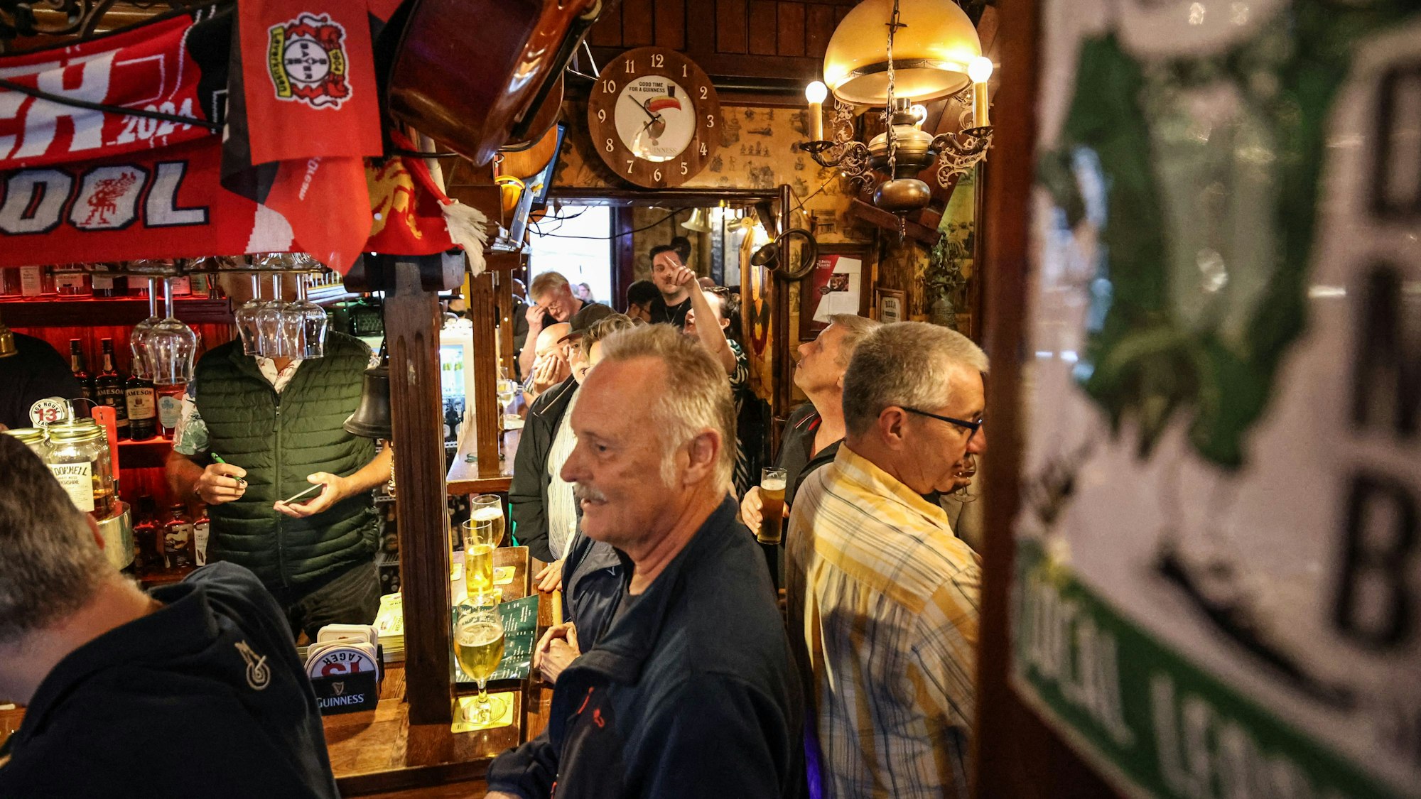 Im Wiesdorfer Notenschlüssel, hier ein Foto von der Kneipennacht 2025, steht wieder die Irish Folk Session an.