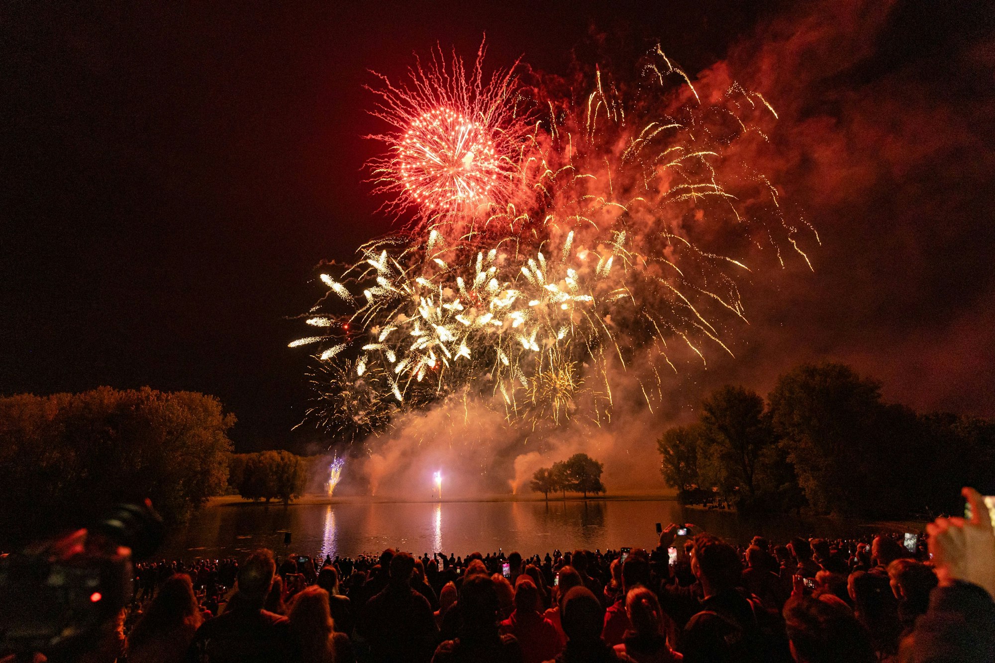 Das Abschlußfeuerwerk ohne Drohnen-Show bei „Rhein in Flammen“.