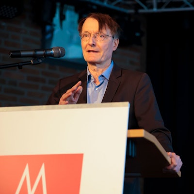 Karl Lauterbach am Samstag bei der Wahlkreisdelegiertenkonferenz der Kölner SPD im Bürgerzentrum Chorweiler.