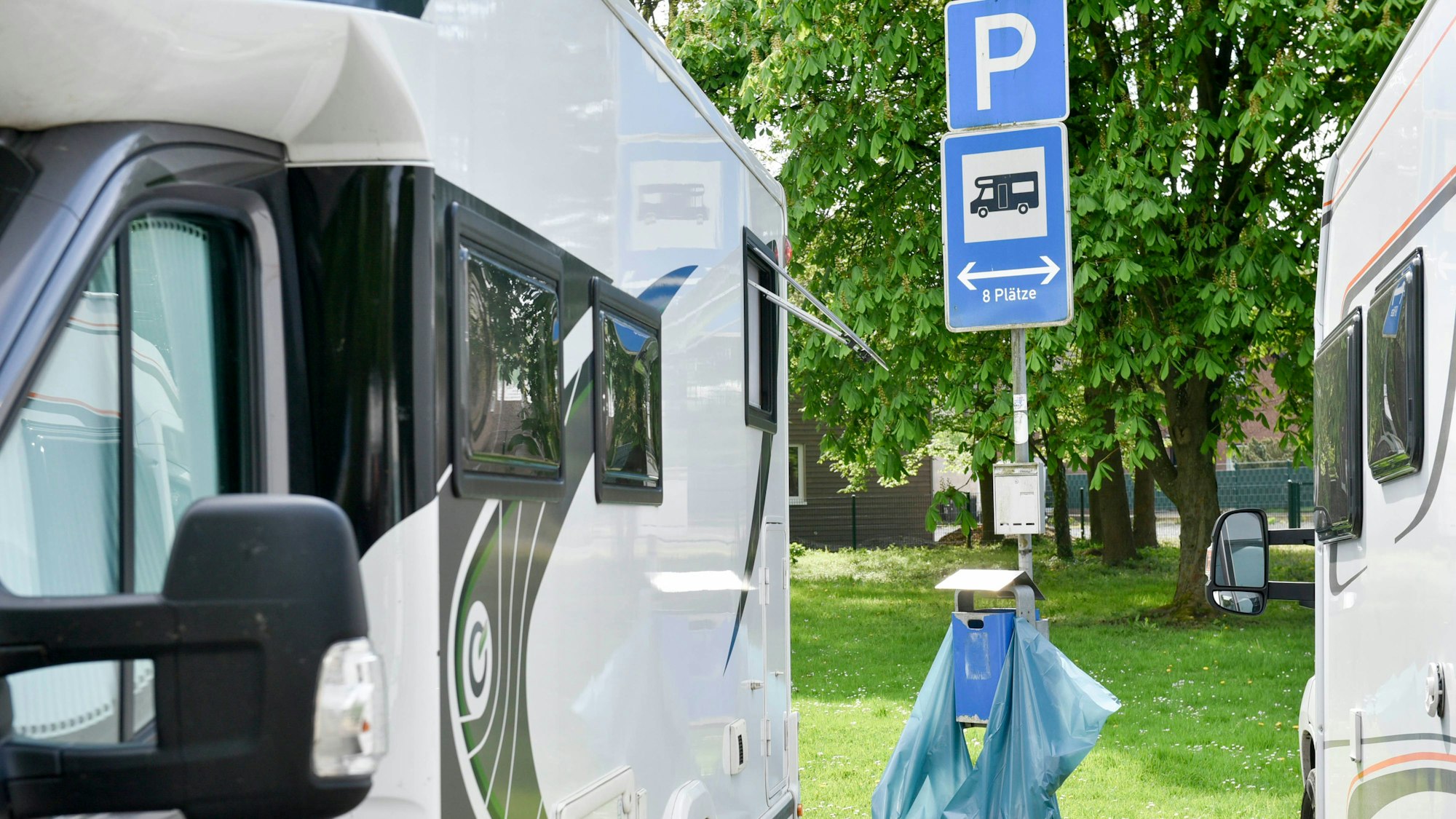 Das Bild zeigt einen Stellplatz für Wohnmobile in Bergheim.