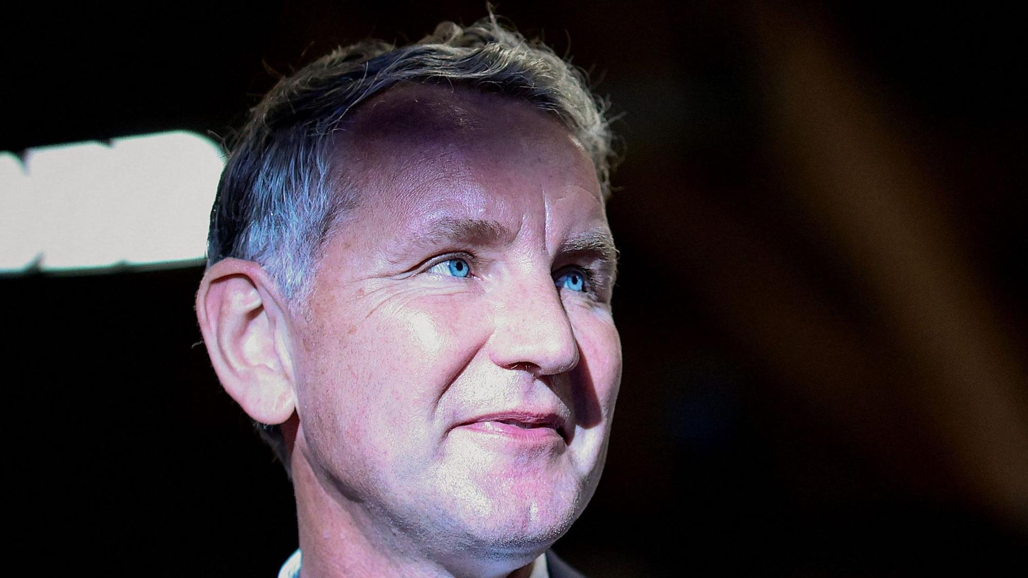 Björn Höcke droht Mitarbeitenden des Verfassungsschutzes unverhohlen.