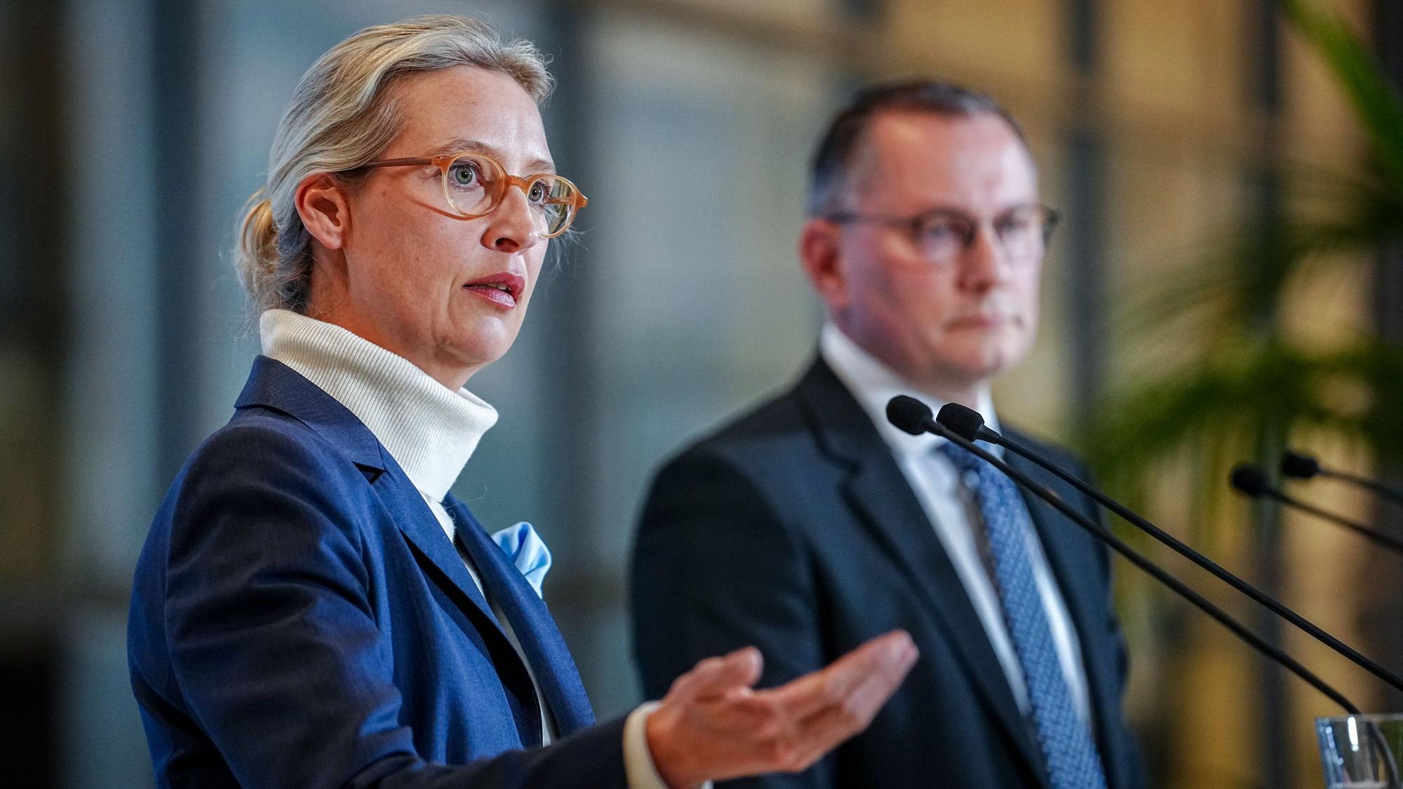Die AfD-Vorsitzenden Alice Weidel und Tino Chrupalla bei einer Pressekonferenz. (Archivbild)