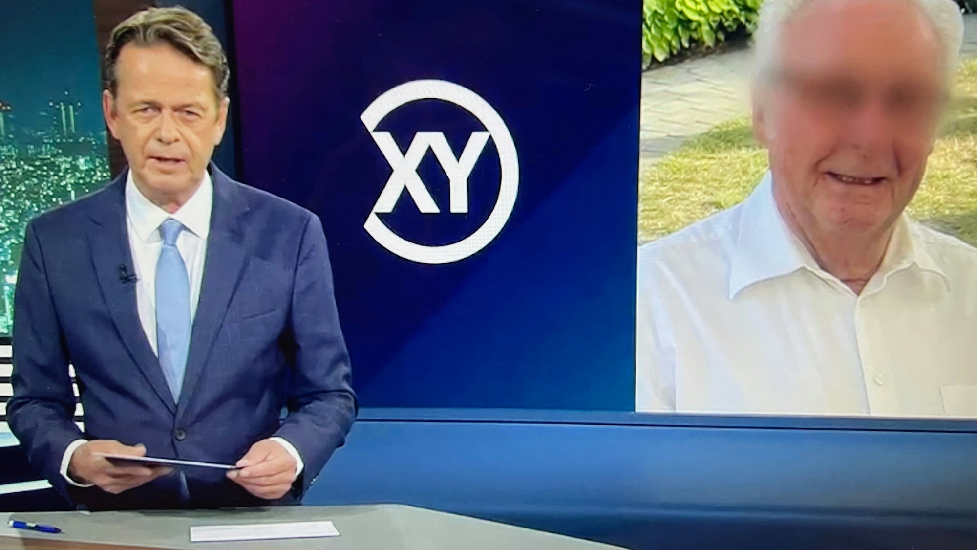 In der Sendung „Aktenzeichen XY“ hate Moderator Rudi Cerne 2024 den Mord an einem Pulheimer Rentner thematisiert.