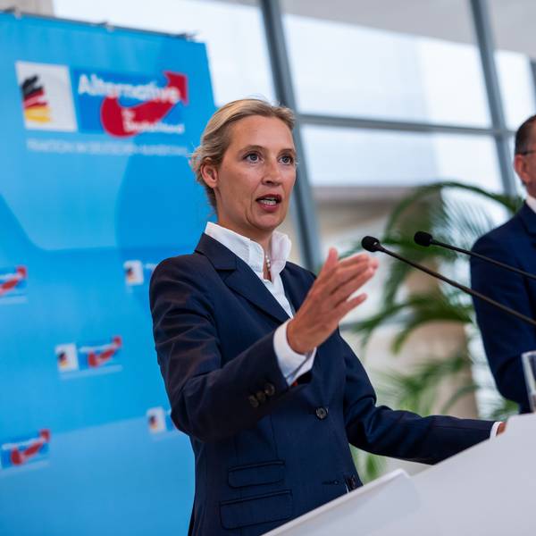 05.05.2025, Berlin: Alice Weidel (l), Fraktionsvorsitzende der AfD, spricht neben Tino Chrupalla, Co- Fraktionsvorsitzende der AfD, stehen beim Pressestatement im Bundestag. Foto: Michael Kappeler/dpa +++ dpa-Bildfunk +++