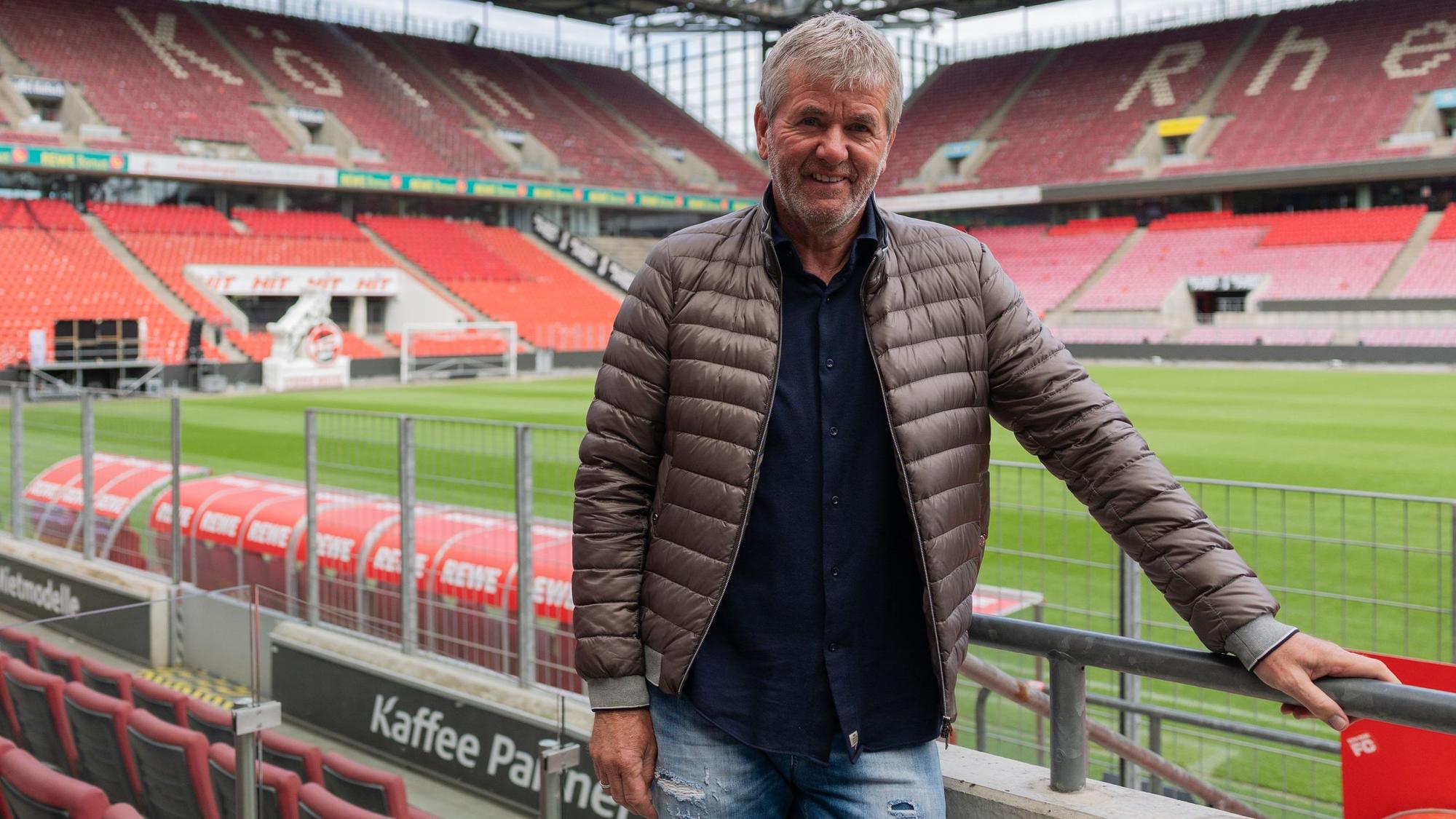 Zurück in Müngersdorf: Friedhelm Funkel am Montagnachmittag im Kölner Stadion