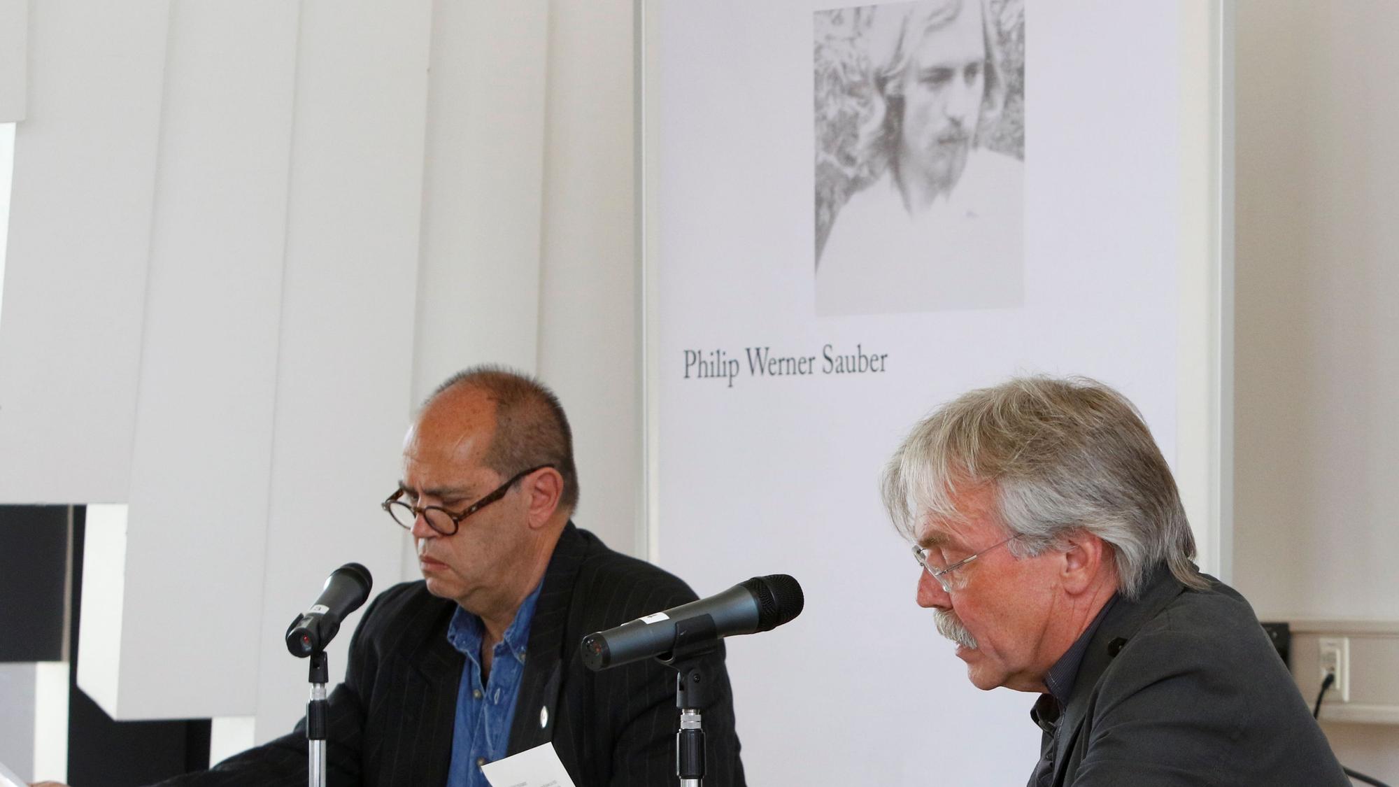 Brian Michaels (l.) und Udo Behrendes bei einer Gedenkveranstaltung für den getöteten Polizisten Walter Pauli im Mai 2015.