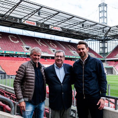 1. FC Köln Pressekonferenz Vorstellung Friedhelm Funkel 05.05.2025 Friedhelm Funkel Cheftrainer, Trainer 1. FC Köln, Dr. Werner Wolf Präsident 1. FC Köln und Thomas Kessler Sportdirektor 1. FC Köln posieren im Stadion Pressekonferenz