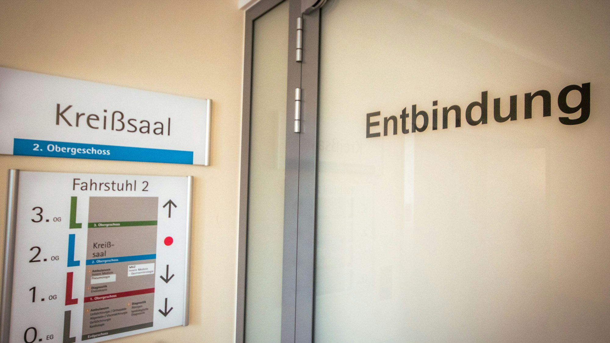 ARCHIV - 08.11.2023, NA, Leer: Entbindungsstation im Klinikum Leer. Hier kommen Babys auf die Welt, manchmal auch per Kaiserschnitt.
Fast jede dritte Geburt erfolgt in Deutschland durch einen Kaiserschnitt. (zu dpa: «Höchstwert bei Entbindungen mit Kaiserschnitt») Foto: Maria Berentzen/dpa - ACHTUNG: Honorarfrei nur für Bezieher des Dienstes dpa-Nachrichten für Kinder +++ dpa-Bildfunk +++