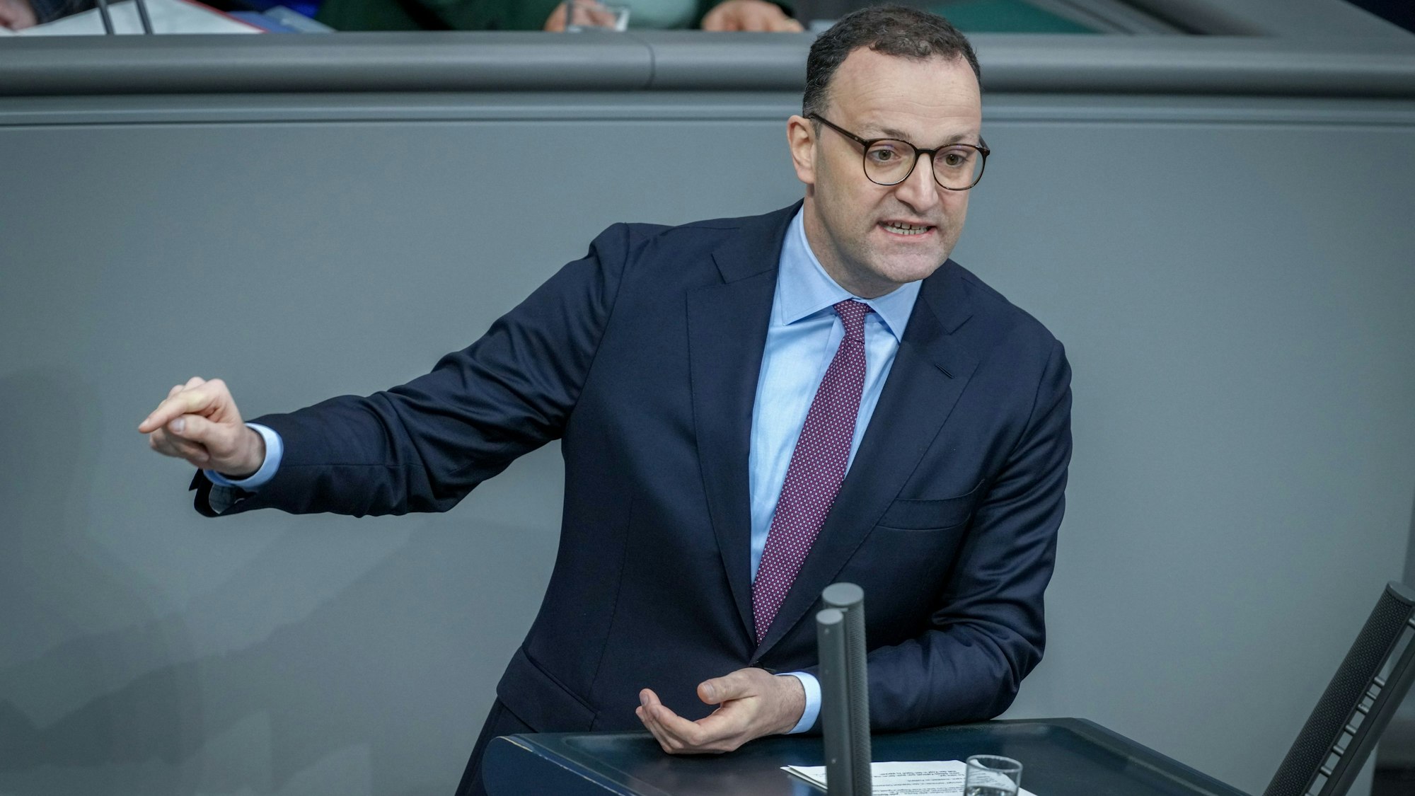 ARCHIV - 30.01.2025, Berlin: Jens Spahn (CDU) spricht im Plenum des Bundestags im Reichstagsgebäude zum Wirtschaftsjahresbericht 2025. (zu dpa: «Kreise: Spahn neuer Chef der Unionsfraktion») Foto: Kay Nietfeld/dpa +++ dpa-Bildfunk +++