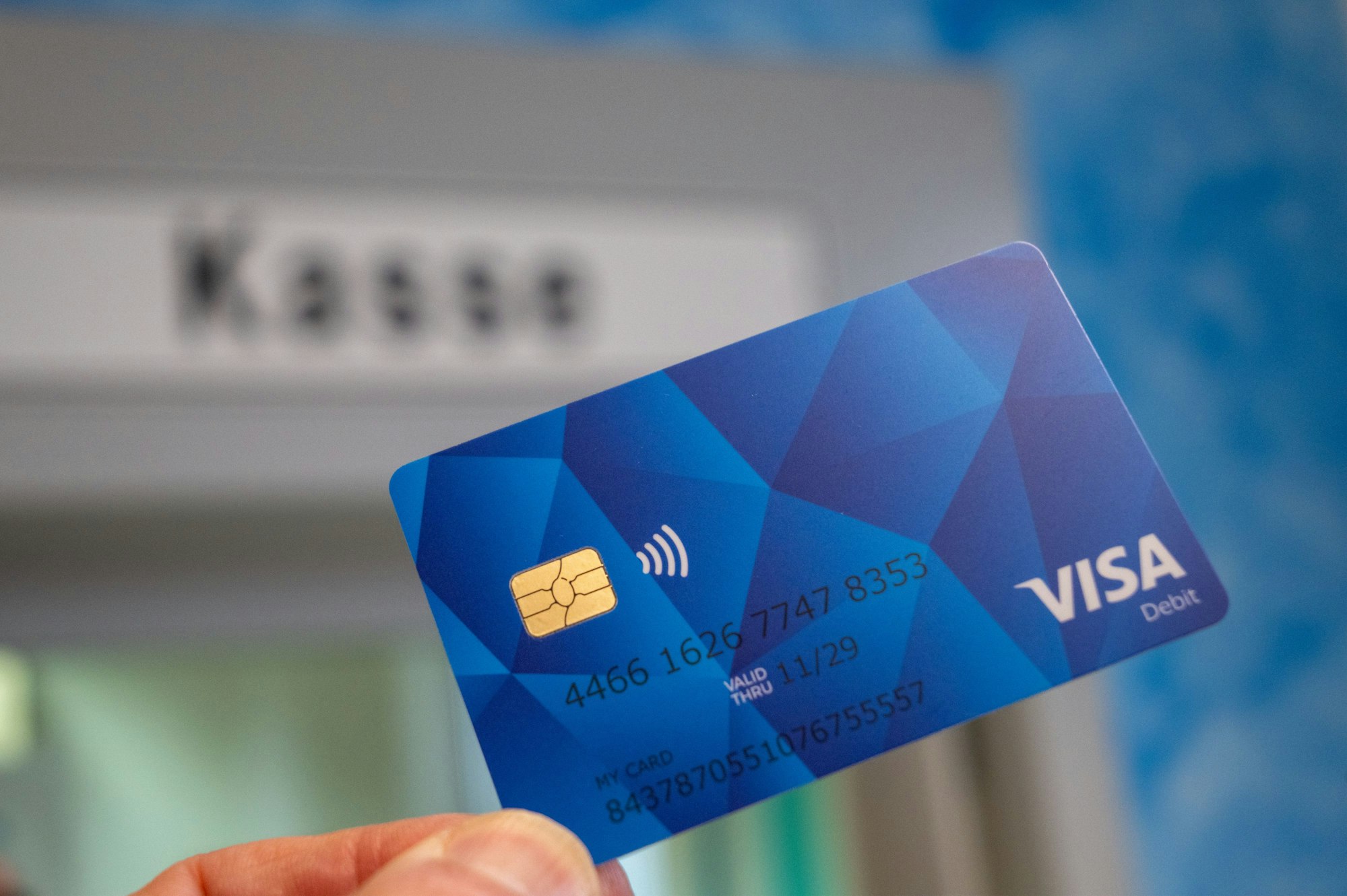 Bis März 2025 sollte alles losgehen und die Bezahlkarte als Standard gelten.